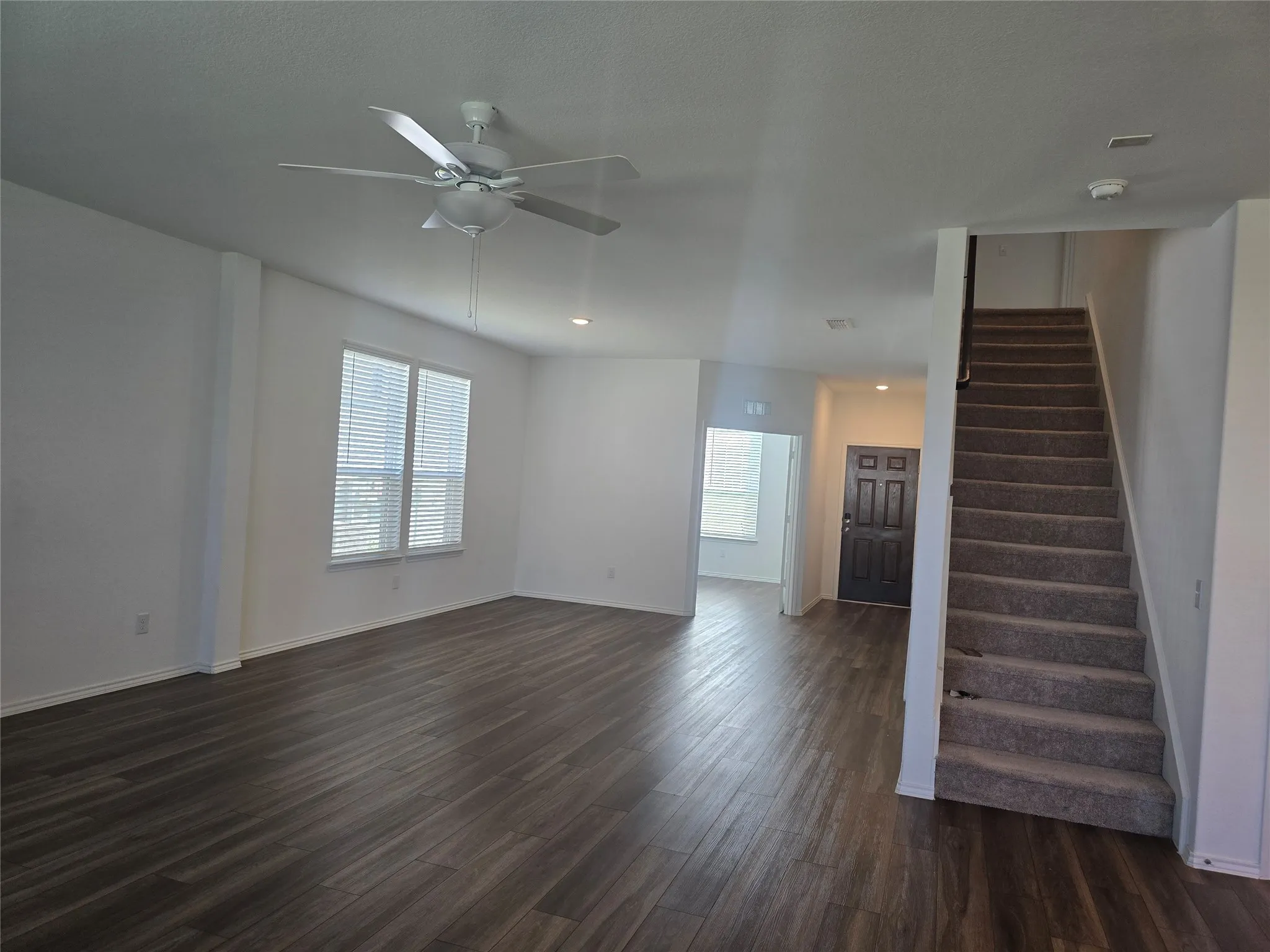Single Family Residence For Rent in Collin County , 906 Cottontail Drive, Princeton, Texas 75407, 4 Bedroom, 3 Bathroom, 2 Garage spaces, 2,617 Sqft, built in 2023, mls#21392938, Real Estate Agent in Princeton, Homes For Rent in Collin county, Homes For Rent in Princeton, Realtor in Princeton Texas, Real Estate Brokerage Independent Realty Texas, Luminita Cordes Realtor