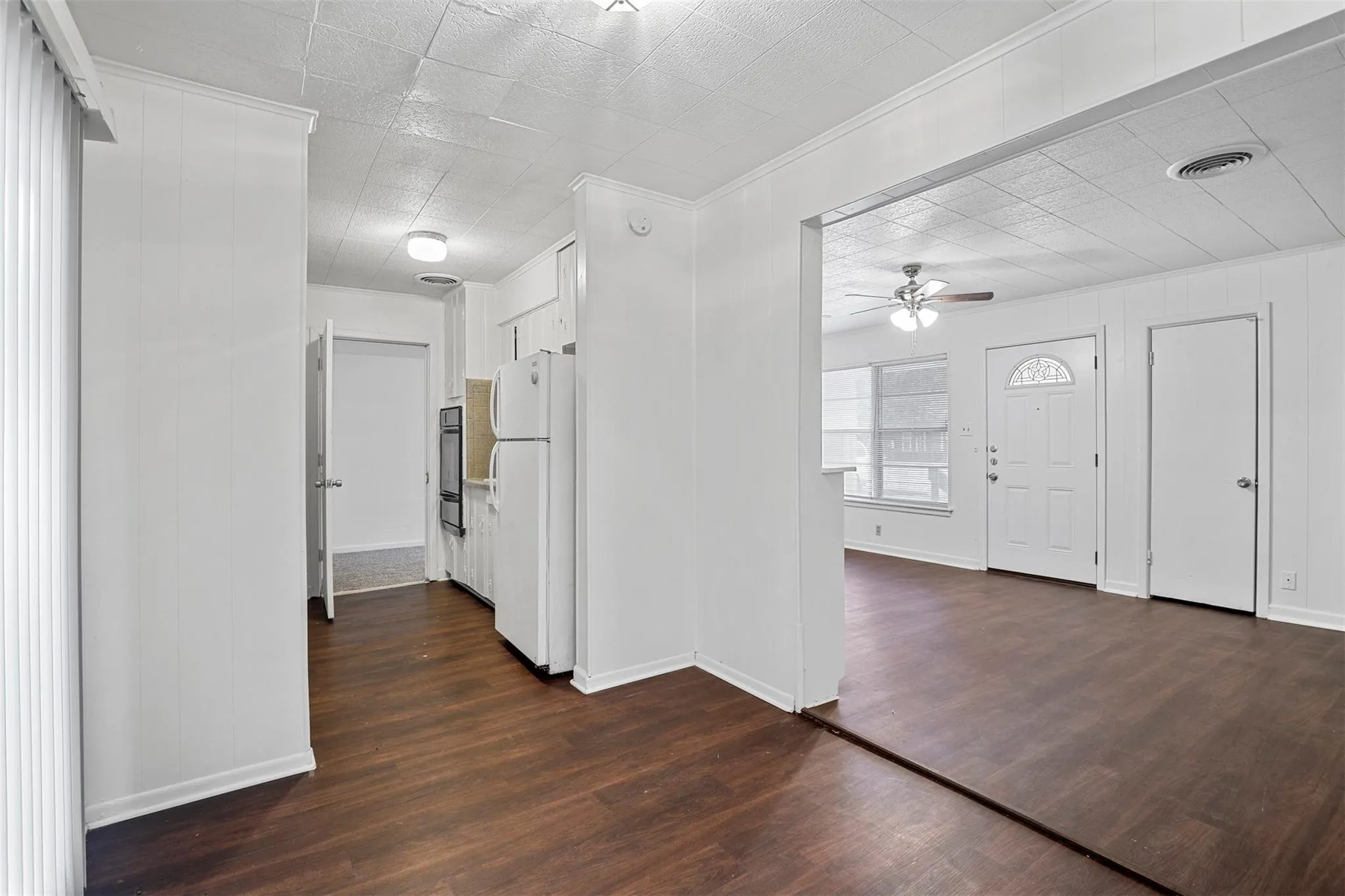 Single Family Residence For Rent in Denton County , 711 N Carroll Boulevard, Denton, Texas 76201, 3 Bedroom, 2 Bathroom, Garage spaces, 1,371 Sqft, built in 1968, mls#21392969, Real Estate Agent in Denton, Homes For Rent in Denton county, Homes For Rent in Denton, Realtor in Denton Texas, Real Estate Brokerage Independent Realty Texas, Luminita Cordes Realtor