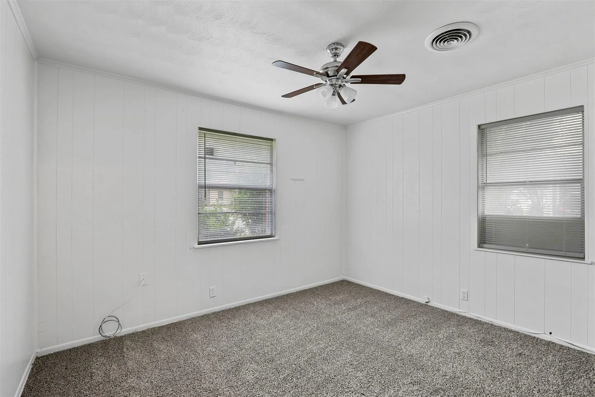 Single Family Residence For Rent in Denton County , 711 N Carroll Boulevard, Denton, Texas 76201, 3 Bedroom, 2 Bathroom, Garage spaces, 1,371 Sqft, built in 1968, mls#21392969, Real Estate Agent in Denton, Homes For Rent in Denton county, Homes For Rent in Denton, Realtor in Denton Texas, Real Estate Brokerage Independent Realty Texas, Luminita Cordes Realtor
