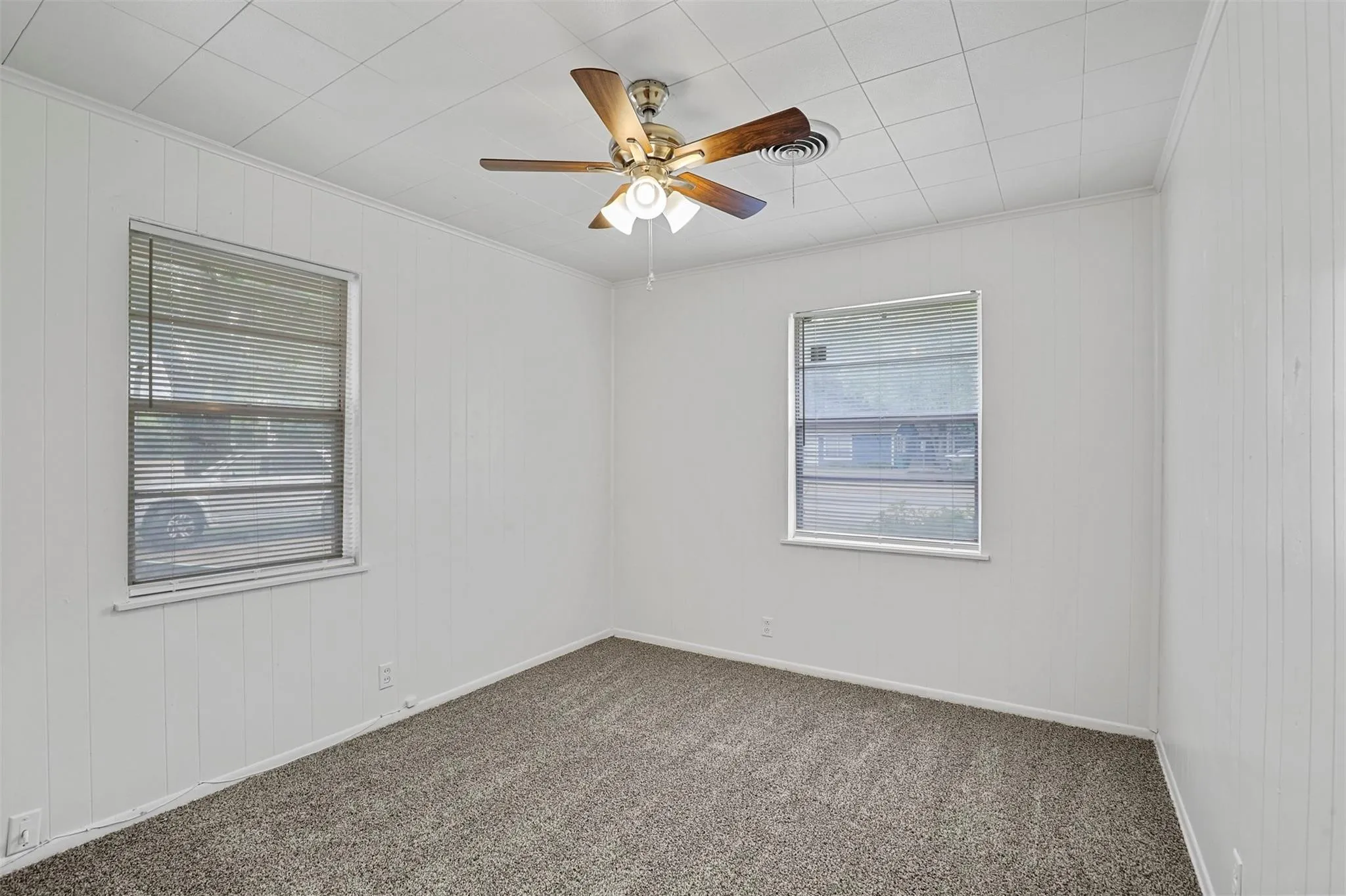 Single Family Residence For Rent in Denton County , 711 N Carroll Boulevard, Denton, Texas 76201, 3 Bedroom, 2 Bathroom, Garage spaces, 1,371 Sqft, built in 1968, mls#21392969, Real Estate Agent in Denton, Homes For Rent in Denton county, Homes For Rent in Denton, Realtor in Denton Texas, Real Estate Brokerage Independent Realty Texas, Luminita Cordes Realtor