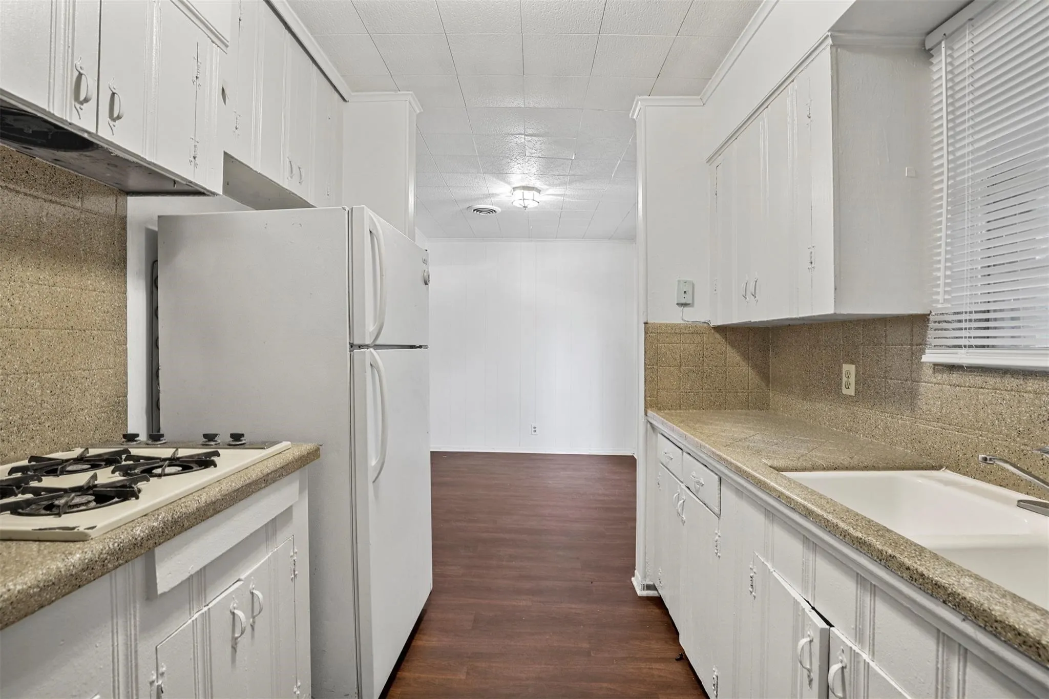 Single Family Residence For Rent in Denton County , 711 N Carroll Boulevard, Denton, Texas 76201, 3 Bedroom, 2 Bathroom, Garage spaces, 1,371 Sqft, built in 1968, mls#21392969, Real Estate Agent in Denton, Homes For Rent in Denton county, Homes For Rent in Denton, Realtor in Denton Texas, Real Estate Brokerage Independent Realty Texas, Luminita Cordes Realtor
