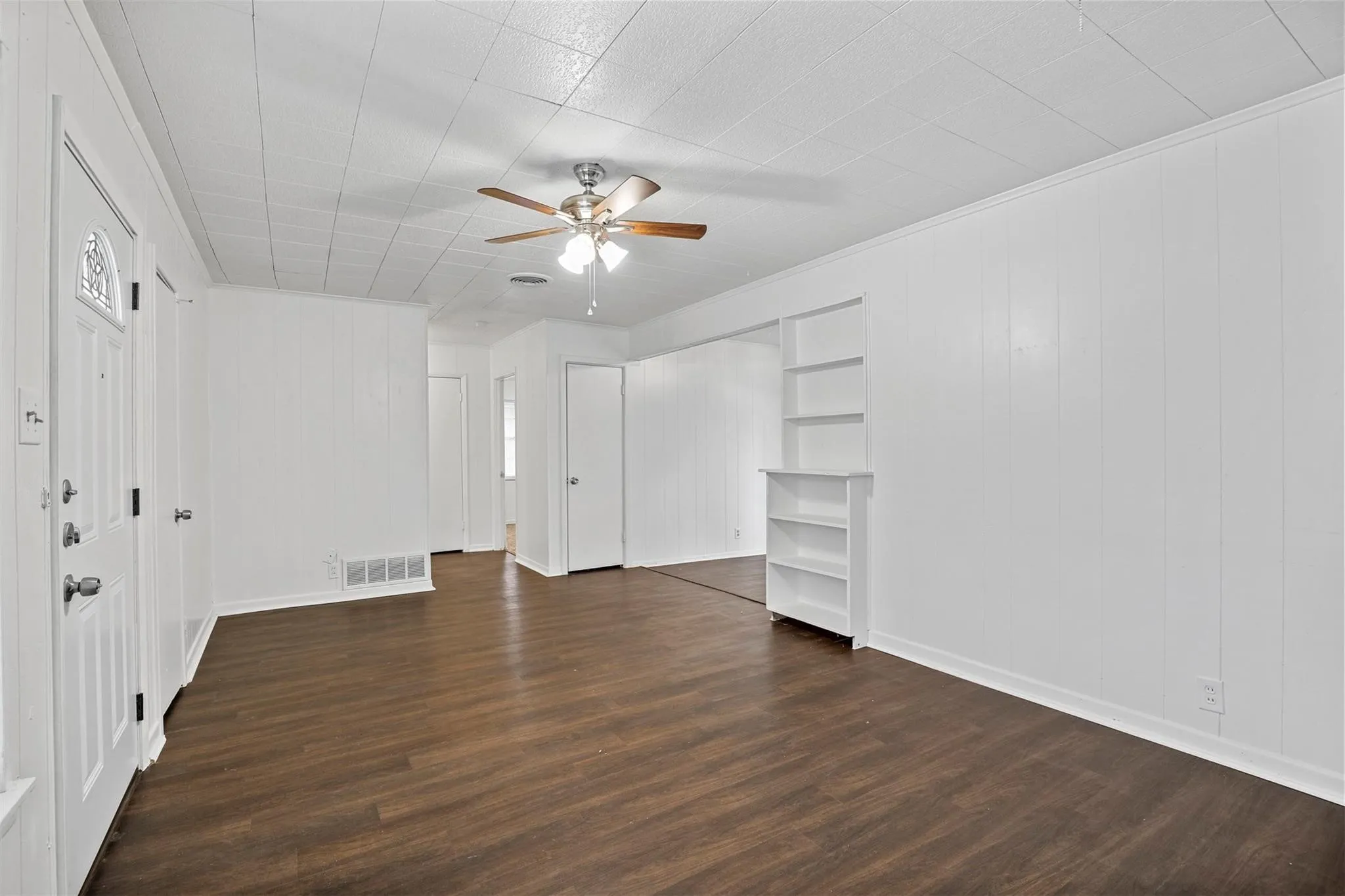 Single Family Residence For Rent in Denton County , 711 N Carroll Boulevard, Denton, Texas 76201, 3 Bedroom, 2 Bathroom, Garage spaces, 1,371 Sqft, built in 1968, mls#21392969, Real Estate Agent in Denton, Homes For Rent in Denton county, Homes For Rent in Denton, Realtor in Denton Texas, Real Estate Brokerage Independent Realty Texas, Luminita Cordes Realtor