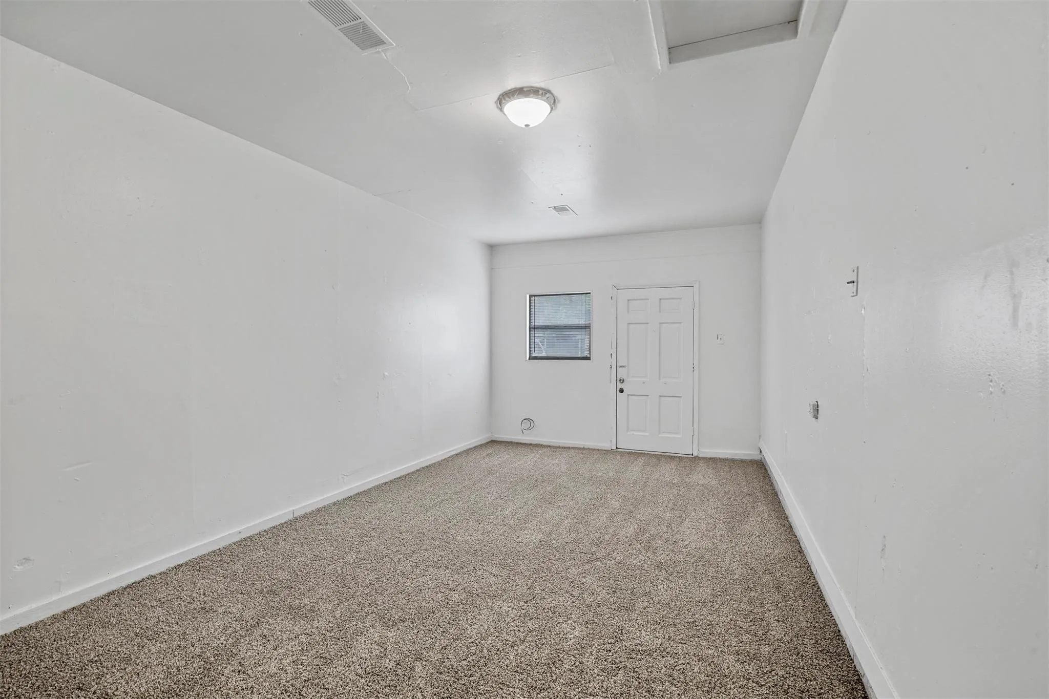 Single Family Residence For Rent in Denton County , 711 N Carroll Boulevard, Denton, Texas 76201, 3 Bedroom, 2 Bathroom, Garage spaces, 1,371 Sqft, built in 1968, mls#21392969, Real Estate Agent in Denton, Homes For Rent in Denton county, Homes For Rent in Denton, Realtor in Denton Texas, Real Estate Brokerage Independent Realty Texas, Luminita Cordes Realtor