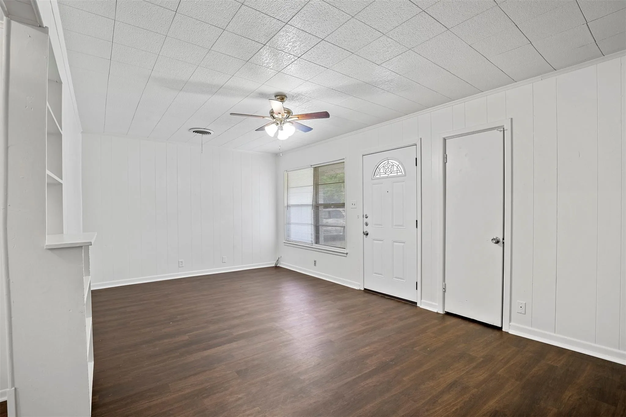 Single Family Residence For Rent in Denton County , 711 N Carroll Boulevard, Denton, Texas 76201, 3 Bedroom, 2 Bathroom, Garage spaces, 1,371 Sqft, built in 1968, mls#21392969, Real Estate Agent in Denton, Homes For Rent in Denton county, Homes For Rent in Denton, Realtor in Denton Texas, Real Estate Brokerage Independent Realty Texas, Luminita Cordes Realtor