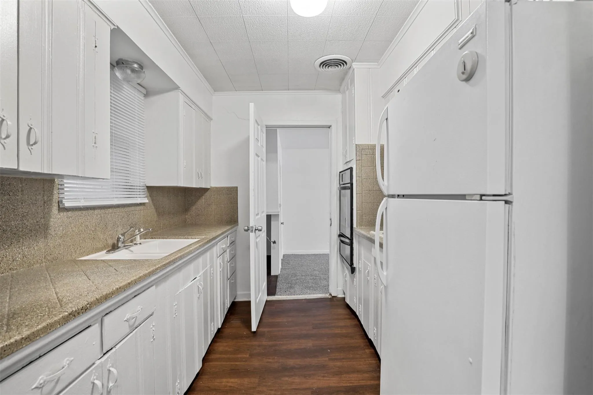 Single Family Residence For Rent in Denton County , 711 N Carroll Boulevard, Denton, Texas 76201, 3 Bedroom, 2 Bathroom, Garage spaces, 1,371 Sqft, built in 1968, mls#21392969, Real Estate Agent in Denton, Homes For Rent in Denton county, Homes For Rent in Denton, Realtor in Denton Texas, Real Estate Brokerage Independent Realty Texas, Luminita Cordes Realtor