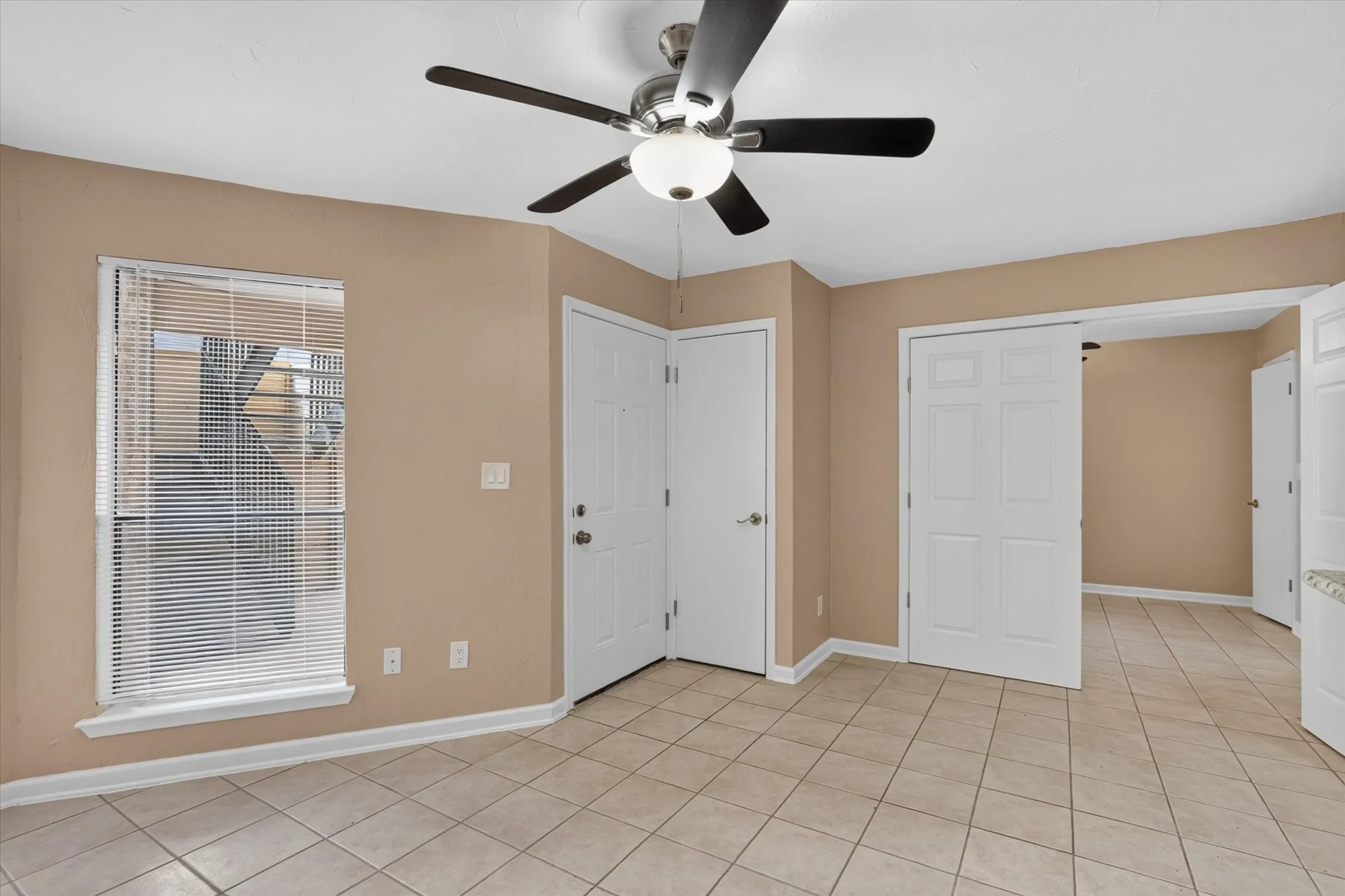 Condominium For Sale in Dallas County , 3022 Forest Lane 204, Dallas, Texas 75234, 1 Bedroom, 1 Bathroom, Garage spaces, 475 Sqft, built in 1982, mls#21392945, Real Estate Agent in Dallas, Homes For Sale in Dallas county, Homes For Sale in Dallas, Realtor in Dallas Texas, Real Estate Brokerage Independent Realty Texas, Luminita Cordes Realtor