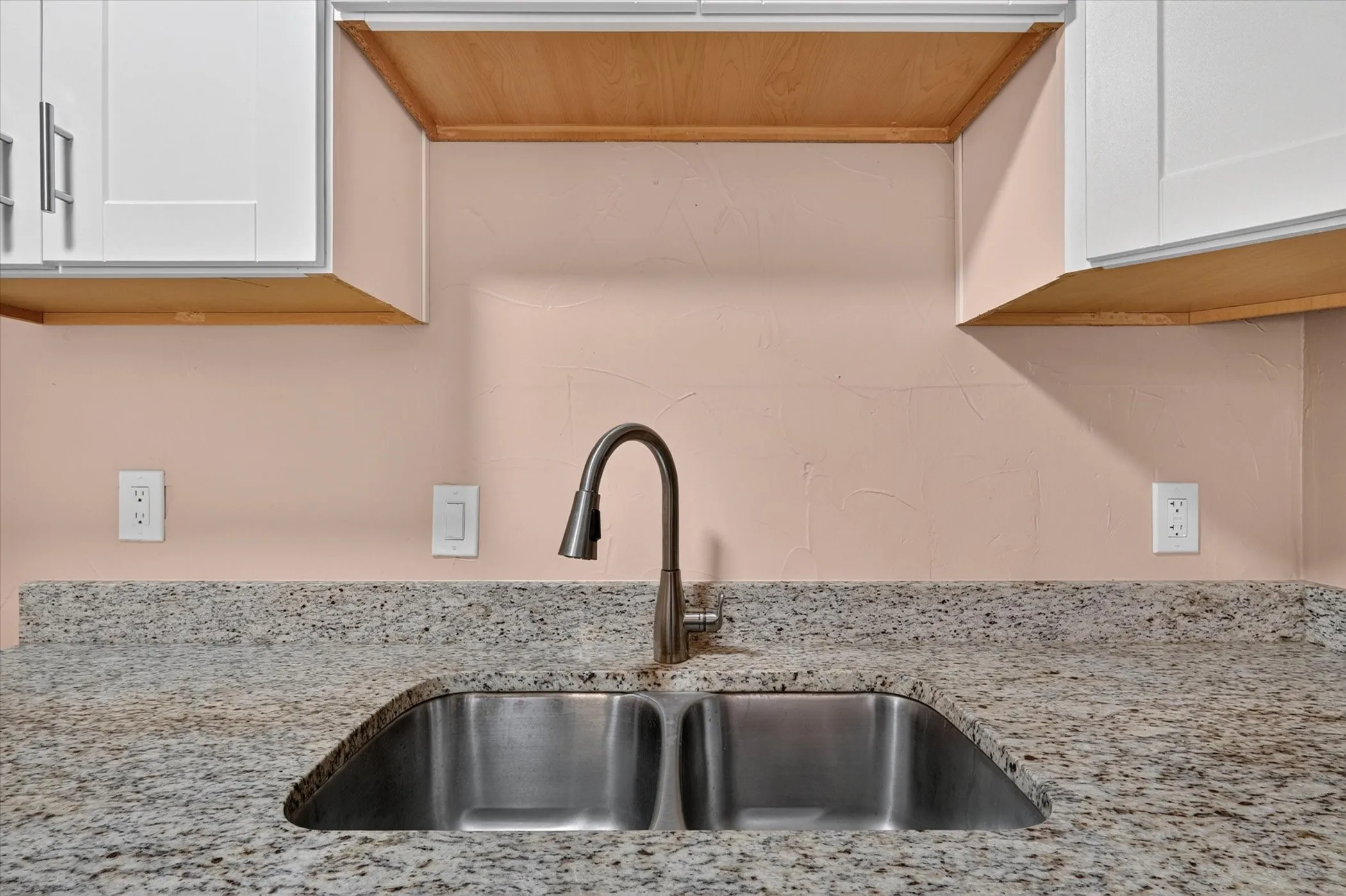 Condominium For Sale in Dallas County , 3022 Forest Lane 204, Dallas, Texas 75234, 1 Bedroom, 1 Bathroom, Garage spaces, 475 Sqft, built in 1982, mls#21392945, Real Estate Agent in Dallas, Homes For Sale in Dallas county, Homes For Sale in Dallas, Realtor in Dallas Texas, Real Estate Brokerage Independent Realty Texas, Luminita Cordes Realtor