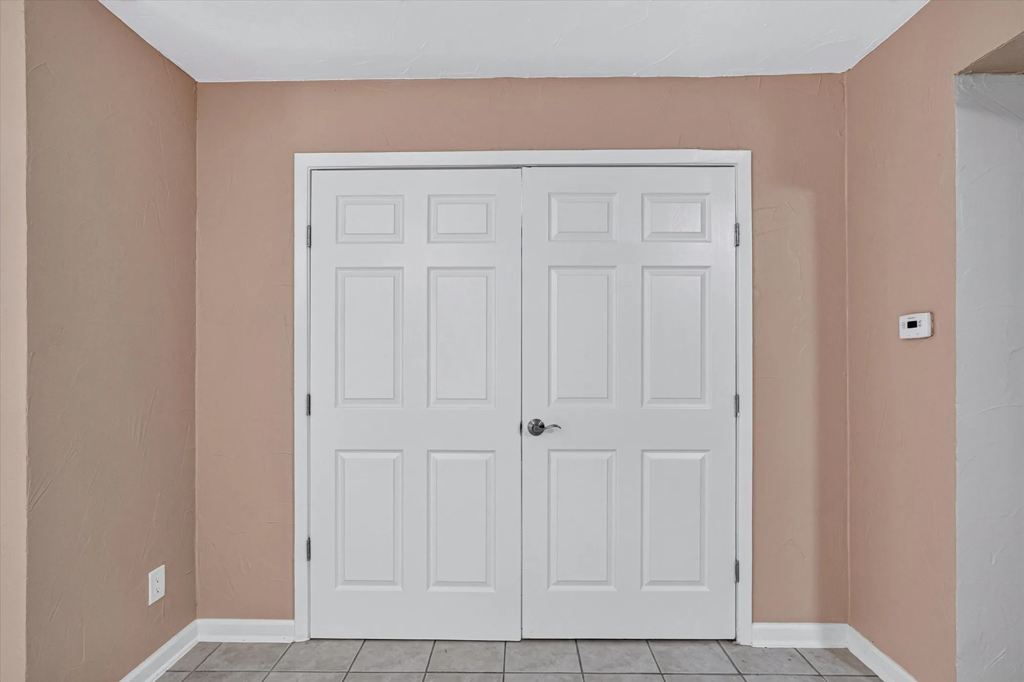 Condominium For Sale in Dallas County , 3022 Forest Lane 204, Dallas, Texas 75234, 1 Bedroom, 1 Bathroom, Garage spaces, 475 Sqft, built in 1982, mls#21392945, Real Estate Agent in Dallas, Homes For Sale in Dallas county, Homes For Sale in Dallas, Realtor in Dallas Texas, Real Estate Brokerage Independent Realty Texas, Luminita Cordes Realtor