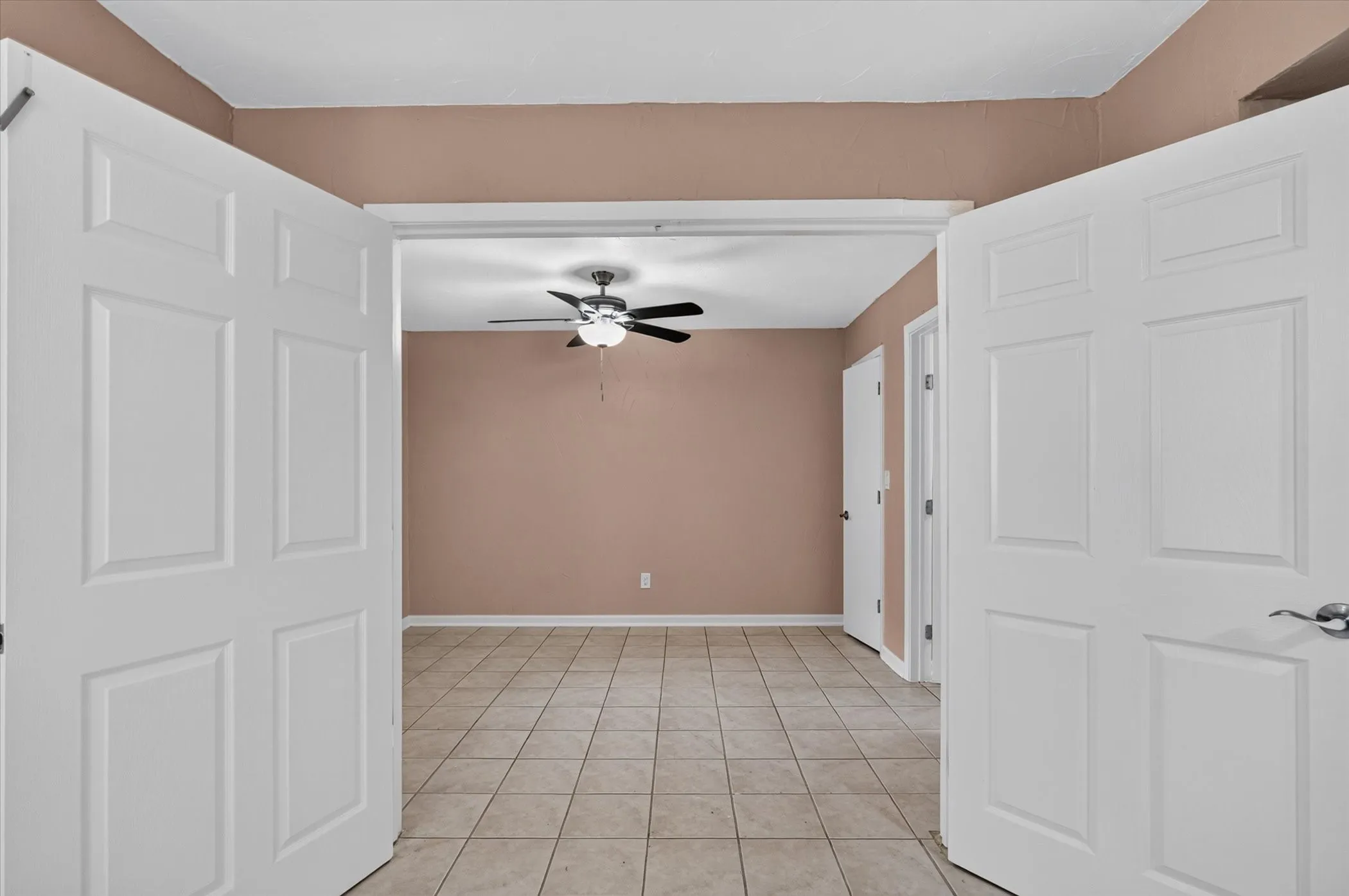 Condominium For Sale in Dallas County , 3022 Forest Lane 204, Dallas, Texas 75234, 1 Bedroom, 1 Bathroom, Garage spaces, 475 Sqft, built in 1982, mls#21392945, Real Estate Agent in Dallas, Homes For Sale in Dallas county, Homes For Sale in Dallas, Realtor in Dallas Texas, Real Estate Brokerage Independent Realty Texas, Luminita Cordes Realtor