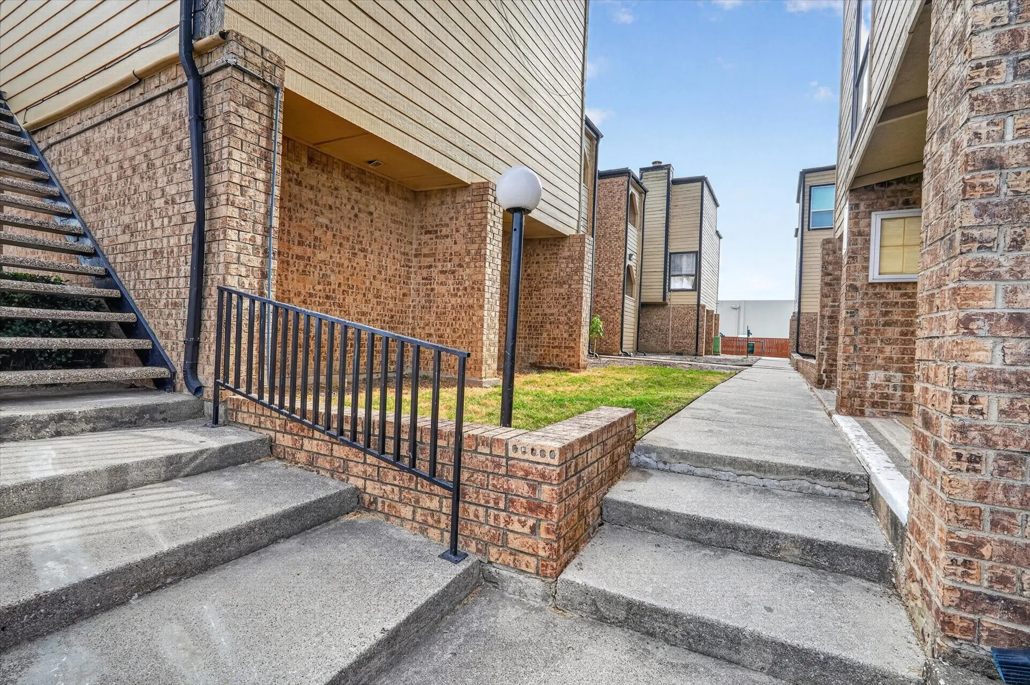 Condominium For Sale in Dallas County , 3022 Forest Lane 204, Dallas, Texas 75234, 1 Bedroom, 1 Bathroom, Garage spaces, 475 Sqft, built in 1982, mls#21392945, Real Estate Agent in Dallas, Homes For Sale in Dallas county, Homes For Sale in Dallas, Realtor in Dallas Texas, Real Estate Brokerage Independent Realty Texas, Luminita Cordes Realtor