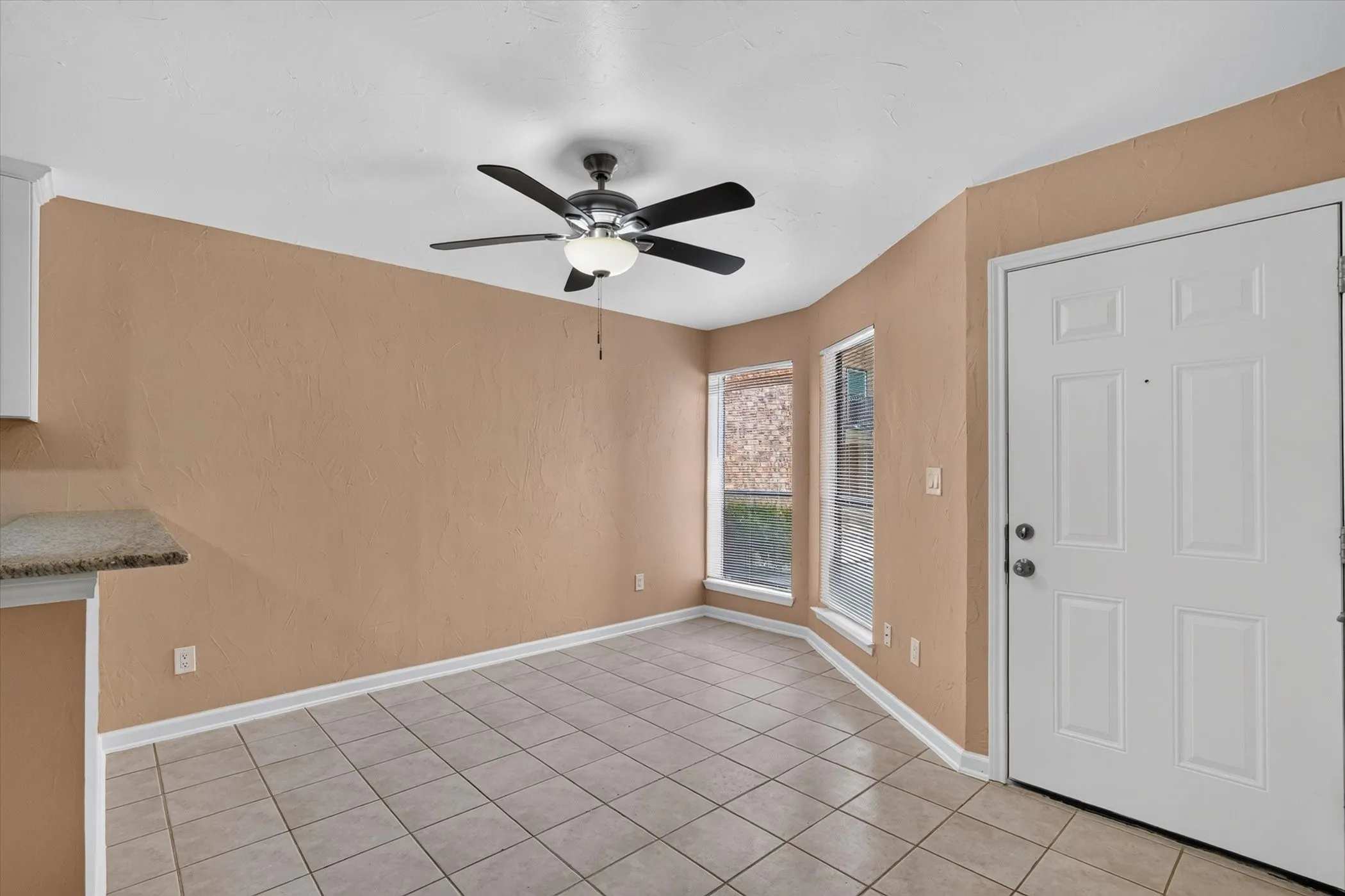 Condominium For Sale in Dallas County , 3022 Forest Lane 204, Dallas, Texas 75234, 1 Bedroom, 1 Bathroom, Garage spaces, 475 Sqft, built in 1982, mls#21392945, Real Estate Agent in Dallas, Homes For Sale in Dallas county, Homes For Sale in Dallas, Realtor in Dallas Texas, Real Estate Brokerage Independent Realty Texas, Luminita Cordes Realtor