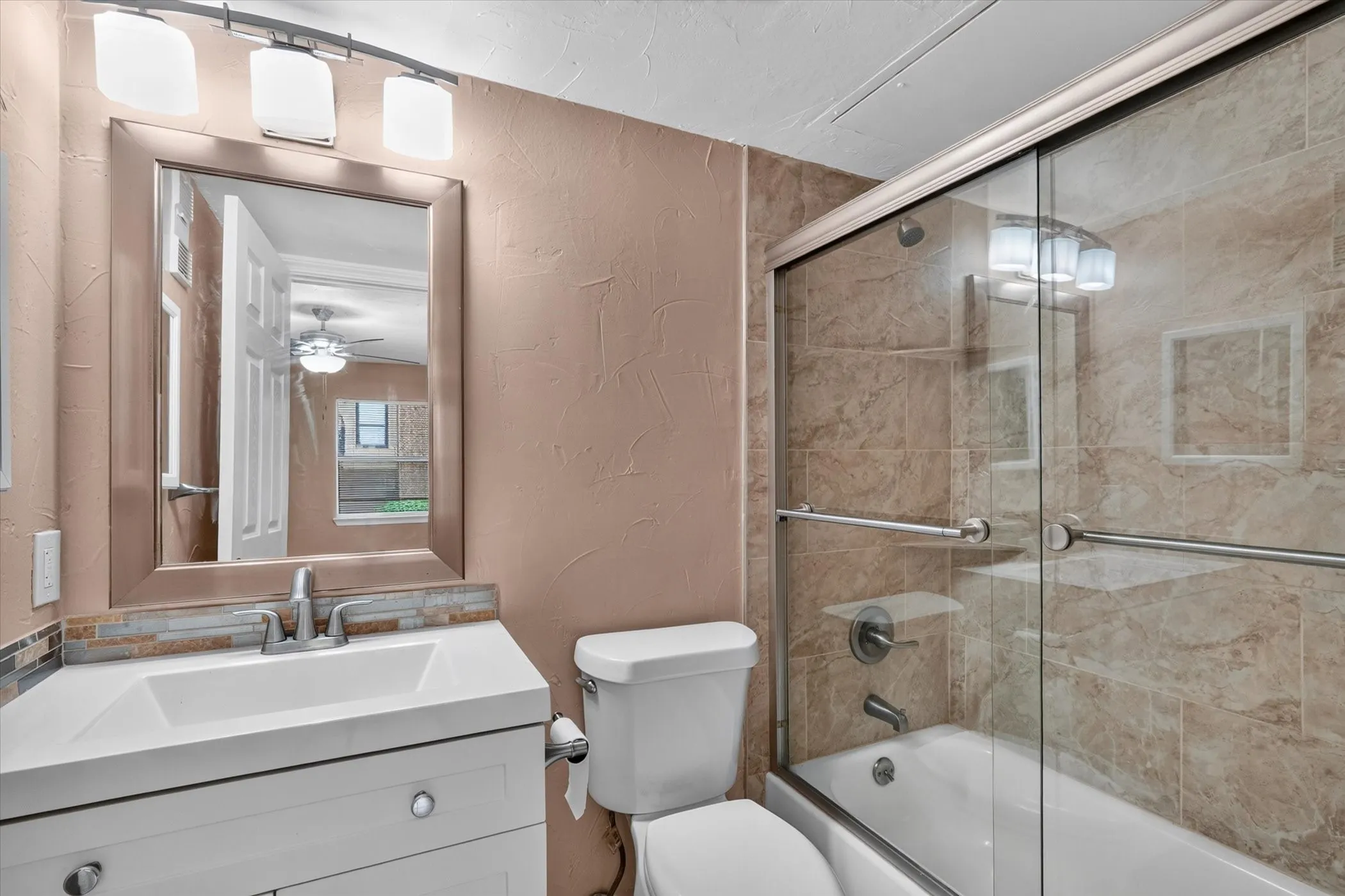 Condominium For Sale in Dallas County , 3022 Forest Lane 204, Dallas, Texas 75234, 1 Bedroom, 1 Bathroom, Garage spaces, 475 Sqft, built in 1982, mls#21392945, Real Estate Agent in Dallas, Homes For Sale in Dallas county, Homes For Sale in Dallas, Realtor in Dallas Texas, Real Estate Brokerage Independent Realty Texas, Luminita Cordes Realtor
