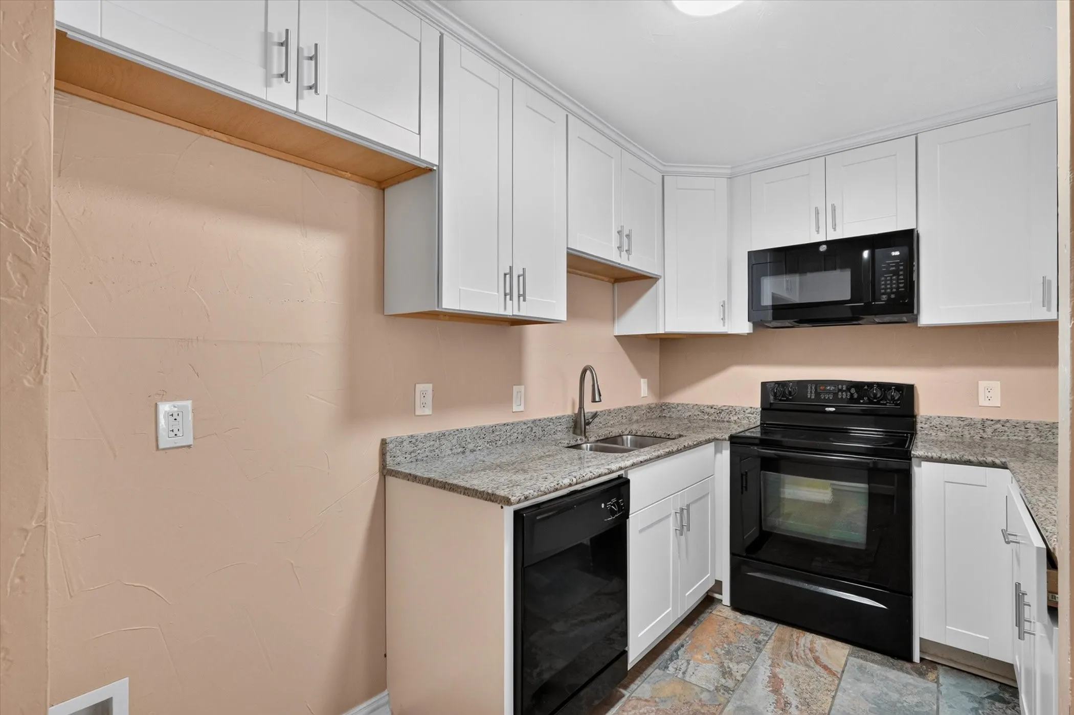 Condominium For Sale in Dallas County , 3022 Forest Lane 204, Dallas, Texas 75234, 1 Bedroom, 1 Bathroom, Garage spaces, 475 Sqft, built in 1982, mls#21392945, Real Estate Agent in Dallas, Homes For Sale in Dallas county, Homes For Sale in Dallas, Realtor in Dallas Texas, Real Estate Brokerage Independent Realty Texas, Luminita Cordes Realtor