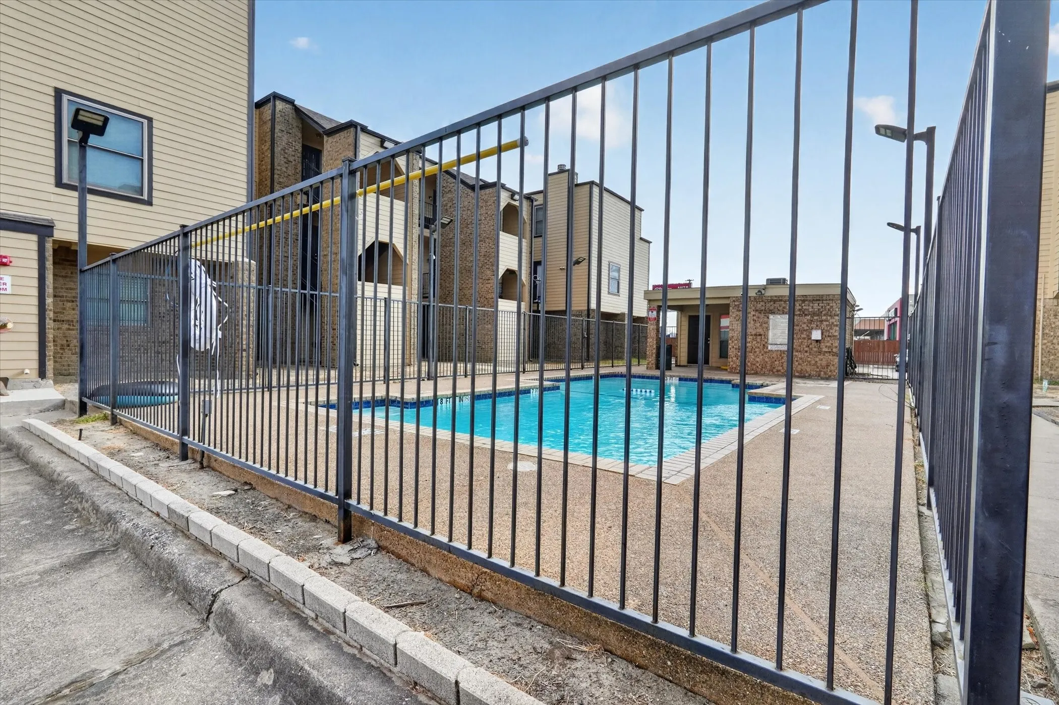 Condominium For Sale in Dallas County , 3022 Forest Lane 204, Dallas, Texas 75234, 1 Bedroom, 1 Bathroom, Garage spaces, 475 Sqft, built in 1982, mls#21392945, Real Estate Agent in Dallas, Homes For Sale in Dallas county, Homes For Sale in Dallas, Realtor in Dallas Texas, Real Estate Brokerage Independent Realty Texas, Luminita Cordes Realtor