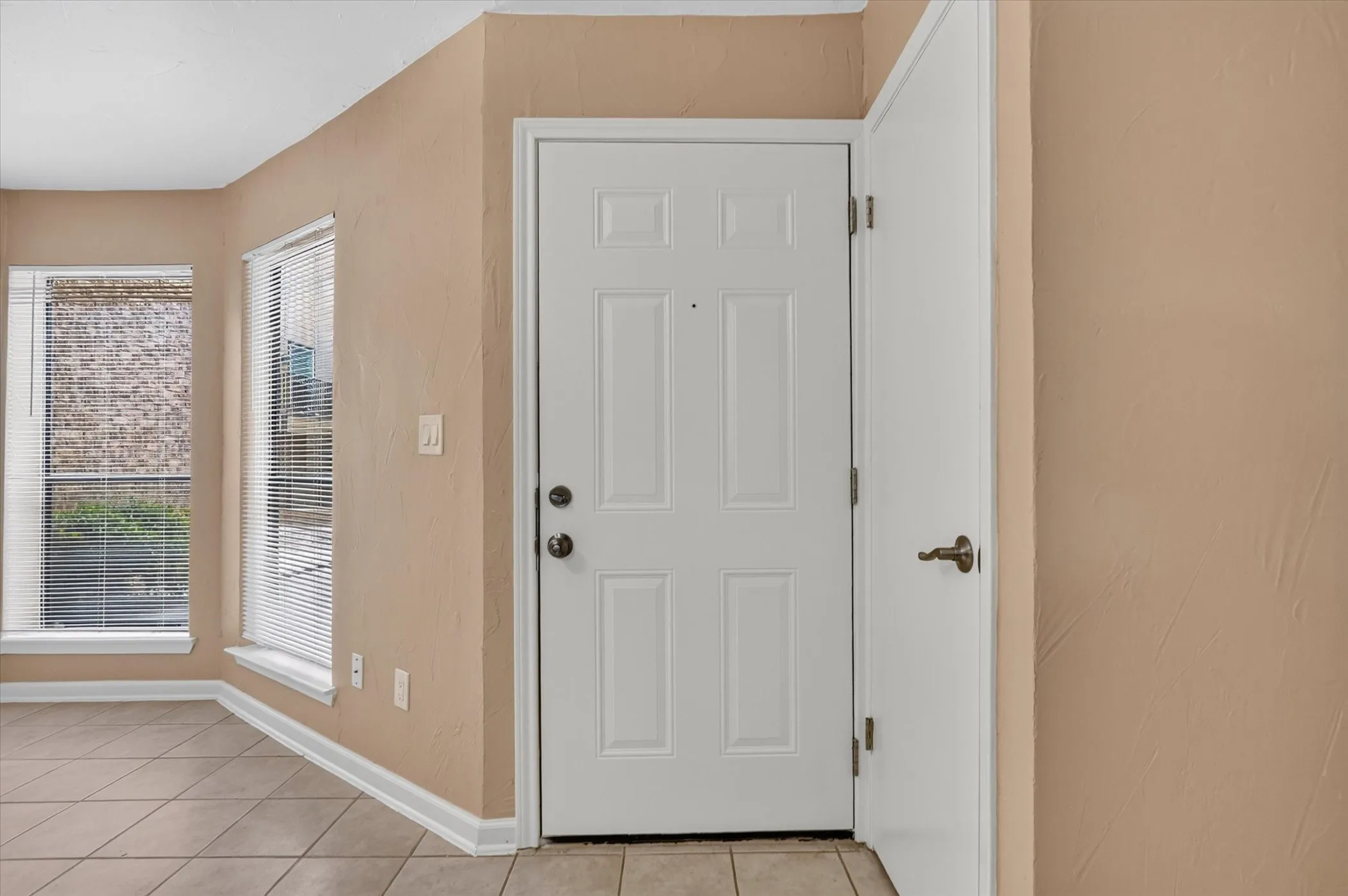 Condominium For Sale in Dallas County , 3022 Forest Lane 204, Dallas, Texas 75234, 1 Bedroom, 1 Bathroom, Garage spaces, 475 Sqft, built in 1982, mls#21392945, Real Estate Agent in Dallas, Homes For Sale in Dallas county, Homes For Sale in Dallas, Realtor in Dallas Texas, Real Estate Brokerage Independent Realty Texas, Luminita Cordes Realtor