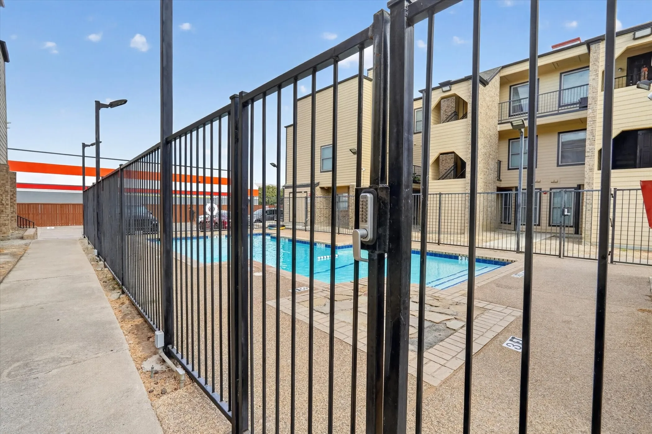 Condominium For Sale in Dallas County , 3022 Forest Lane 204, Dallas, Texas 75234, 1 Bedroom, 1 Bathroom, Garage spaces, 475 Sqft, built in 1982, mls#21392945, Real Estate Agent in Dallas, Homes For Sale in Dallas county, Homes For Sale in Dallas, Realtor in Dallas Texas, Real Estate Brokerage Independent Realty Texas, Luminita Cordes Realtor
