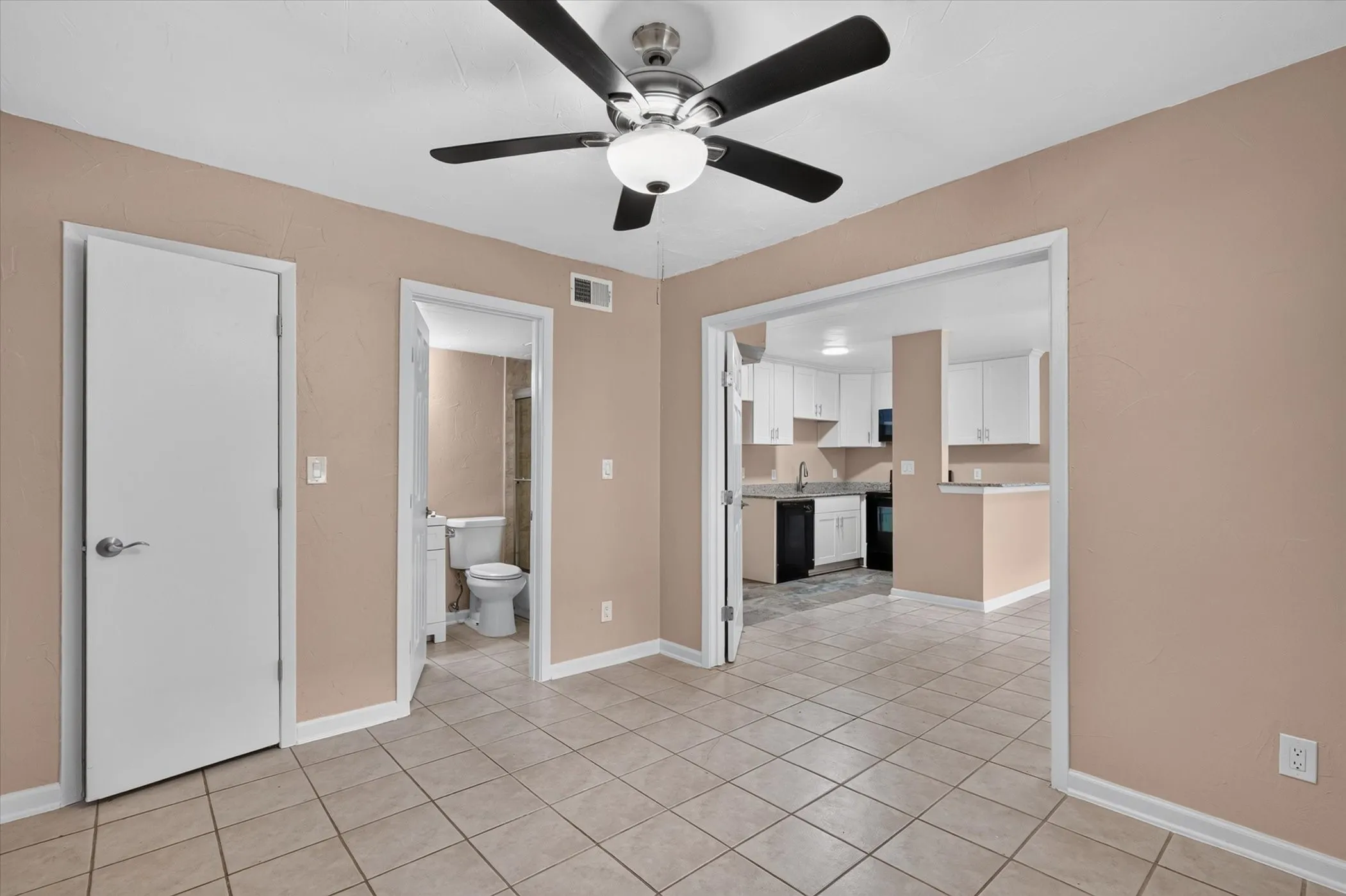 Condominium For Sale in Dallas County , 3022 Forest Lane 204, Dallas, Texas 75234, 1 Bedroom, 1 Bathroom, Garage spaces, 475 Sqft, built in 1982, mls#21392945, Real Estate Agent in Dallas, Homes For Sale in Dallas county, Homes For Sale in Dallas, Realtor in Dallas Texas, Real Estate Brokerage Independent Realty Texas, Luminita Cordes Realtor