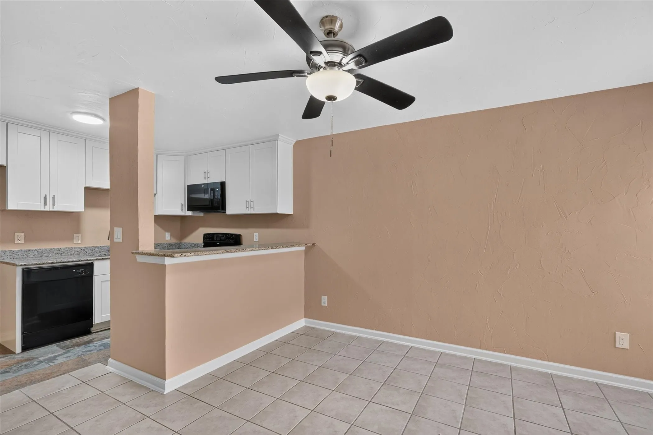 Condominium For Sale in Dallas County , 3022 Forest Lane 204, Dallas, Texas 75234, 1 Bedroom, 1 Bathroom, Garage spaces, 475 Sqft, built in 1982, mls#21392945, Real Estate Agent in Dallas, Homes For Sale in Dallas county, Homes For Sale in Dallas, Realtor in Dallas Texas, Real Estate Brokerage Independent Realty Texas, Luminita Cordes Realtor
