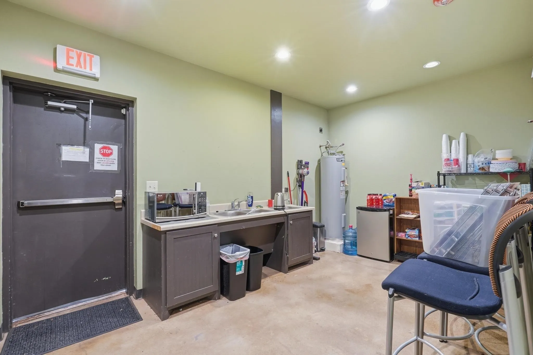 Office For Rent in Taylor County , 2769 S Treadaway Boulevard, Abilene, Texas 79602, 0, 0, Garage spaces, 0 Sqft, built in 2017, mls#21392971, Real Estate Agent in Abilene, Homes For Rent in Taylor county, Homes For Rent in Abilene, Realtor in Abilene Texas, Real Estate Brokerage Independent Realty Texas, Luminita Cordes Realtor
