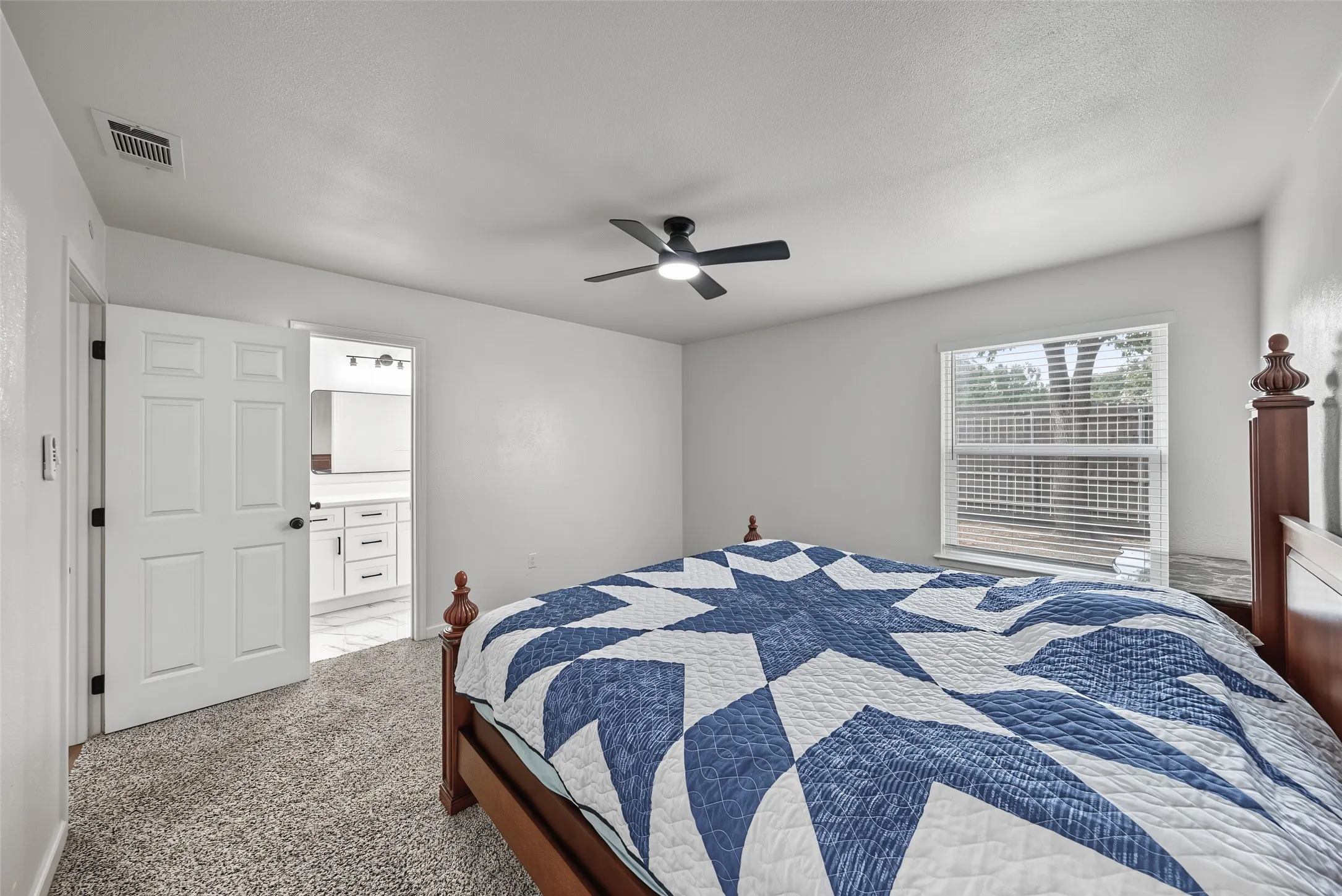 Single Family Residence For Sale in Tarrant County , 3101 Whisperwood Lane, Bedford, Texas 76021, 3 Bedroom, 2 Bathroom, 2 Garage spaces, 1,323 Sqft, built in 1979, mls#21392875, Real Estate Agent in Bedford, Homes For Sale in Tarrant county, Homes For Sale in Bedford, Realtor in Bedford Texas, Real Estate Brokerage Independent Realty Texas, Luminita Cordes Realtor