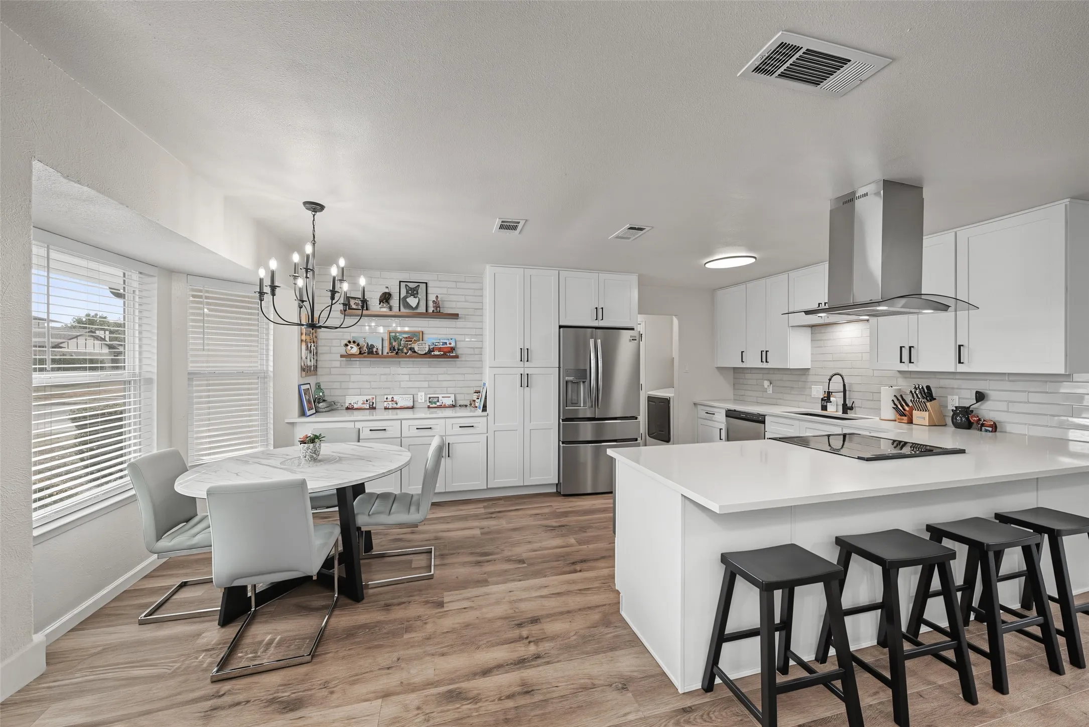 Single Family Residence For Sale in Tarrant County , 3101 Whisperwood Lane, Bedford, Texas 76021, 3 Bedroom, 2 Bathroom, 2 Garage spaces, 1,323 Sqft, built in 1979, mls#21392875, Real Estate Agent in Bedford, Homes For Sale in Tarrant county, Homes For Sale in Bedford, Realtor in Bedford Texas, Real Estate Brokerage Independent Realty Texas, Luminita Cordes Realtor