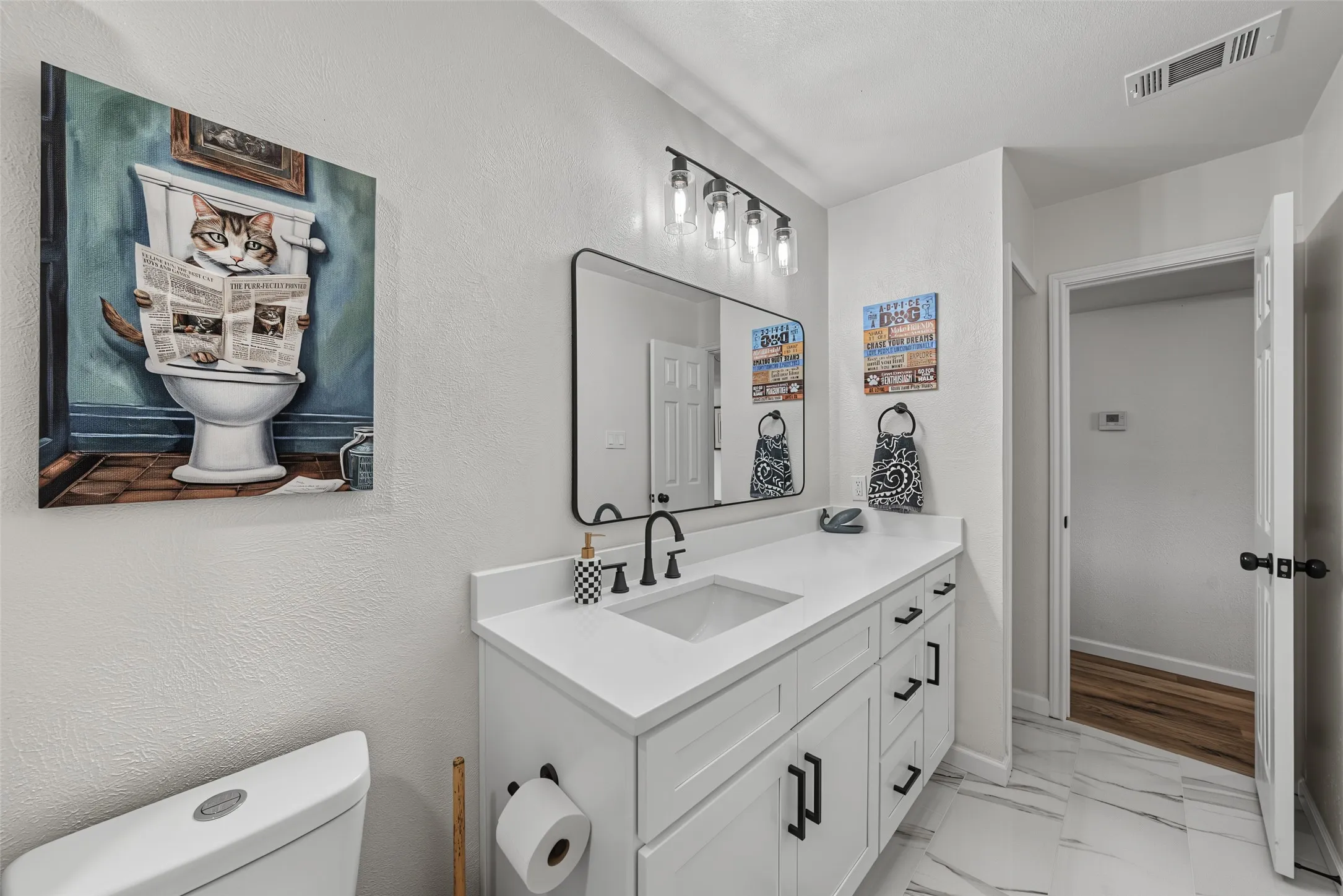 Single Family Residence For Sale in Tarrant County , 3101 Whisperwood Lane, Bedford, Texas 76021, 3 Bedroom, 2 Bathroom, 2 Garage spaces, 1,323 Sqft, built in 1979, mls#21392875, Real Estate Agent in Bedford, Homes For Sale in Tarrant county, Homes For Sale in Bedford, Realtor in Bedford Texas, Real Estate Brokerage Independent Realty Texas, Luminita Cordes Realtor