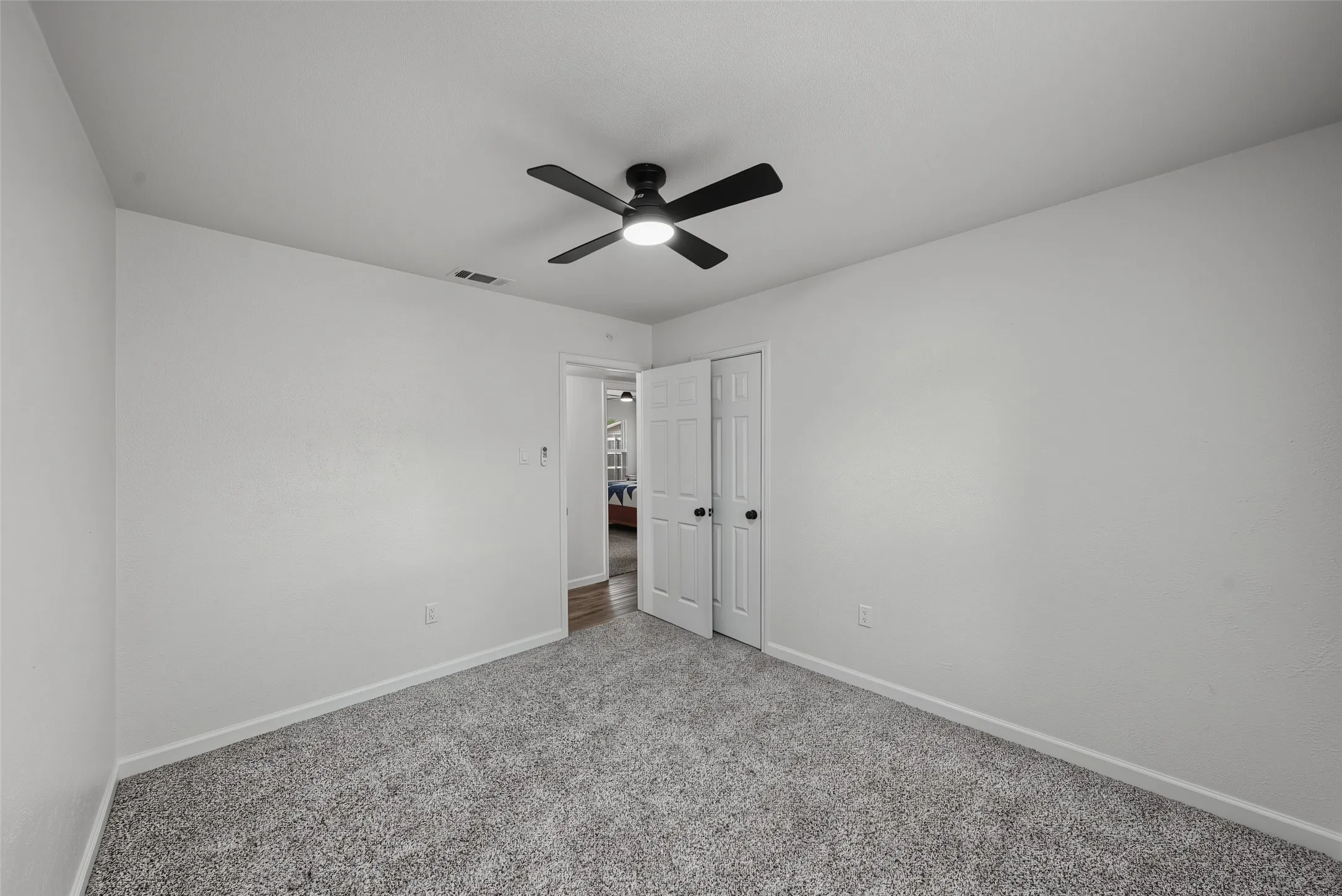 Single Family Residence For Sale in Tarrant County , 3101 Whisperwood Lane, Bedford, Texas 76021, 3 Bedroom, 2 Bathroom, 2 Garage spaces, 1,323 Sqft, built in 1979, mls#21392875, Real Estate Agent in Bedford, Homes For Sale in Tarrant county, Homes For Sale in Bedford, Realtor in Bedford Texas, Real Estate Brokerage Independent Realty Texas, Luminita Cordes Realtor