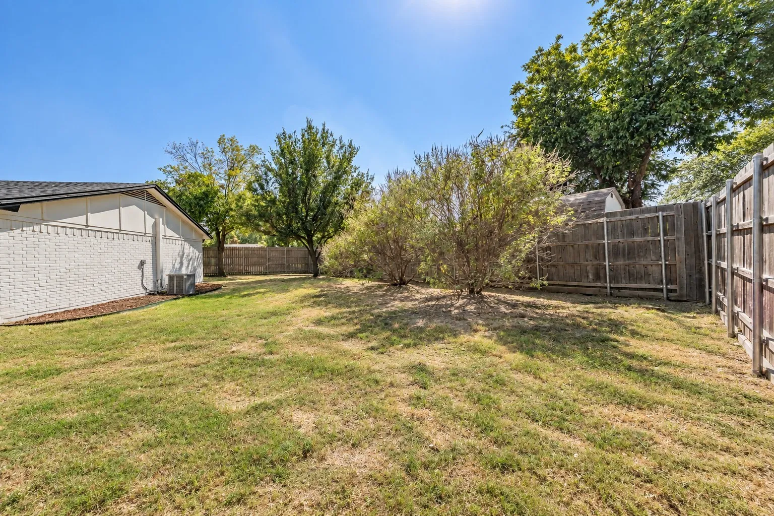 Single Family Residence For Sale in Tarrant County , 3101 Whisperwood Lane, Bedford, Texas 76021, 3 Bedroom, 2 Bathroom, 2 Garage spaces, 1,323 Sqft, built in 1979, mls#21392875, Real Estate Agent in Bedford, Homes For Sale in Tarrant county, Homes For Sale in Bedford, Realtor in Bedford Texas, Real Estate Brokerage Independent Realty Texas, Luminita Cordes Realtor