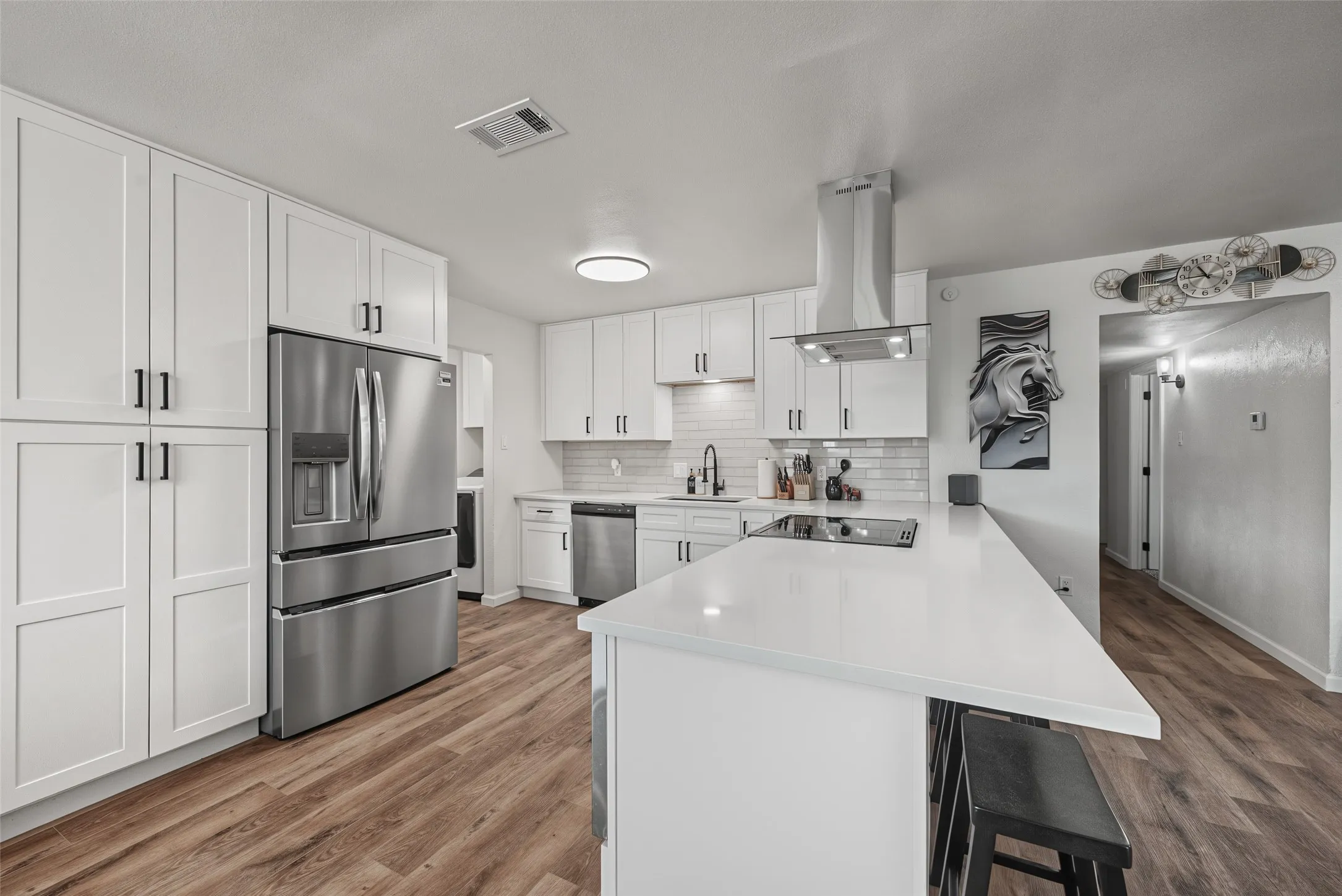 Single Family Residence For Sale in Tarrant County , 3101 Whisperwood Lane, Bedford, Texas 76021, 3 Bedroom, 2 Bathroom, 2 Garage spaces, 1,323 Sqft, built in 1979, mls#21392875, Real Estate Agent in Bedford, Homes For Sale in Tarrant county, Homes For Sale in Bedford, Realtor in Bedford Texas, Real Estate Brokerage Independent Realty Texas, Luminita Cordes Realtor