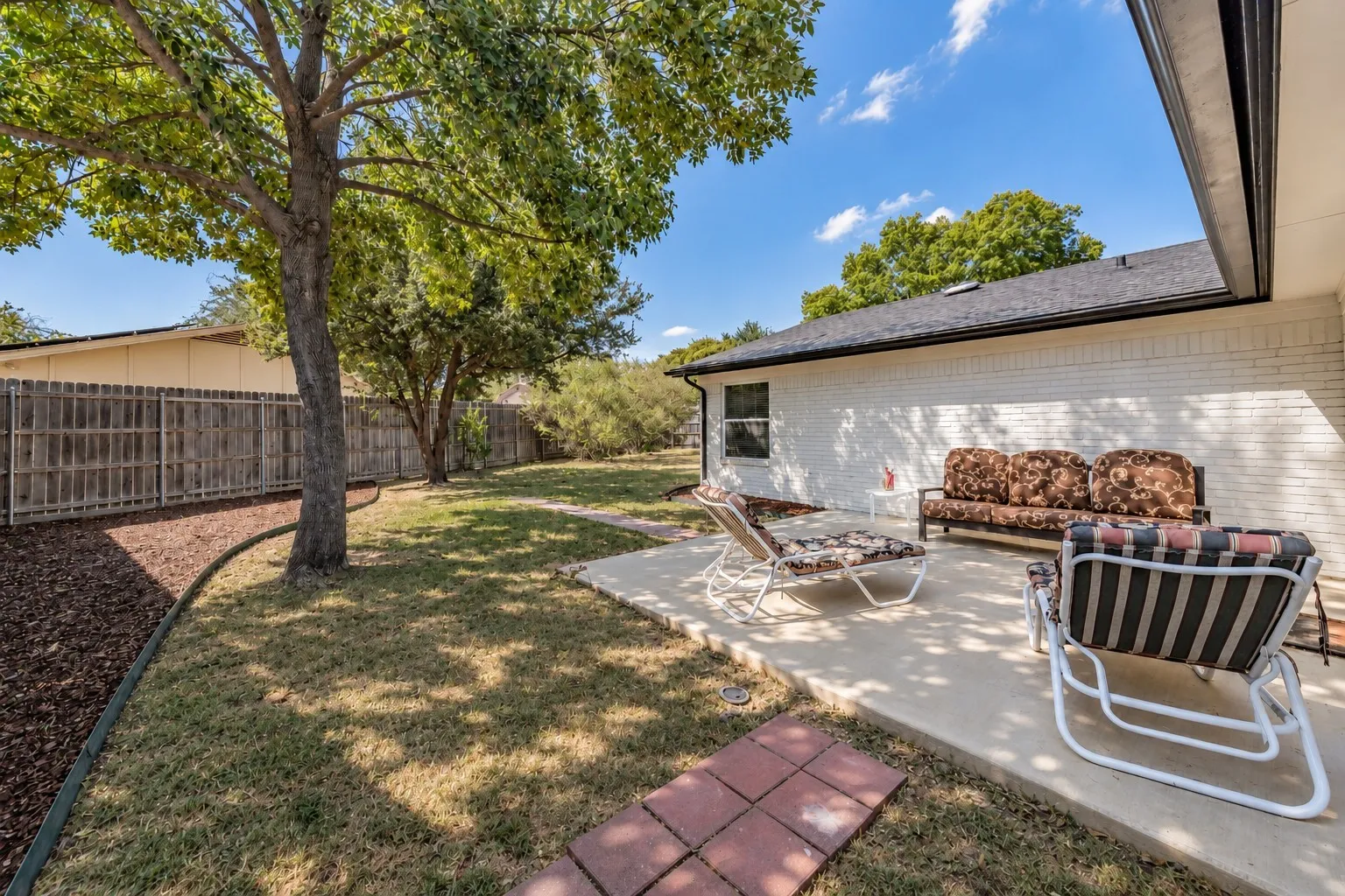 Single Family Residence For Sale in Tarrant County , 3101 Whisperwood Lane, Bedford, Texas 76021, 3 Bedroom, 2 Bathroom, 2 Garage spaces, 1,323 Sqft, built in 1979, mls#21392875, Real Estate Agent in Bedford, Homes For Sale in Tarrant county, Homes For Sale in Bedford, Realtor in Bedford Texas, Real Estate Brokerage Independent Realty Texas, Luminita Cordes Realtor