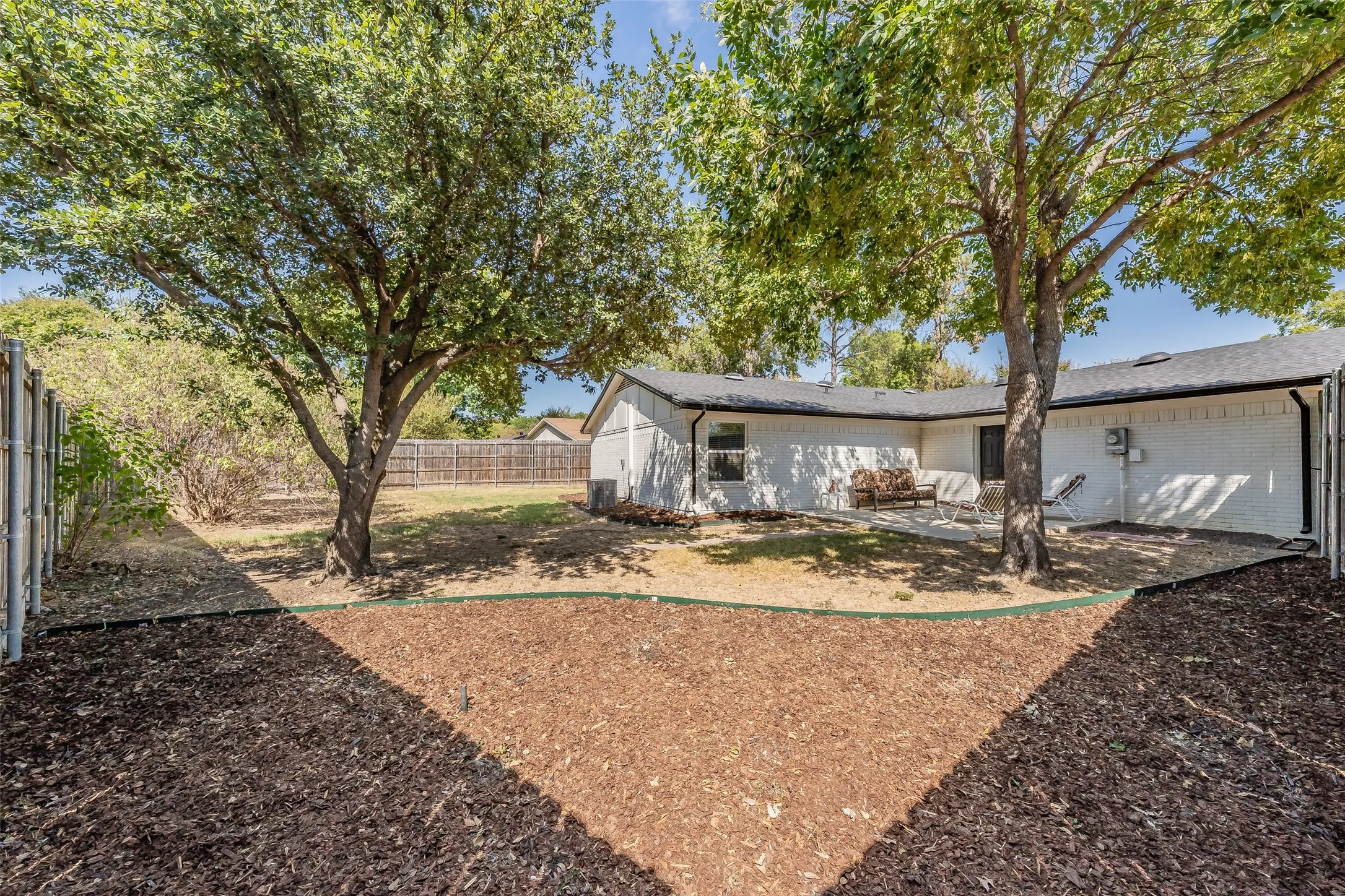Single Family Residence For Sale in Tarrant County , 3101 Whisperwood Lane, Bedford, Texas 76021, 3 Bedroom, 2 Bathroom, 2 Garage spaces, 1,323 Sqft, built in 1979, mls#21392875, Real Estate Agent in Bedford, Homes For Sale in Tarrant county, Homes For Sale in Bedford, Realtor in Bedford Texas, Real Estate Brokerage Independent Realty Texas, Luminita Cordes Realtor