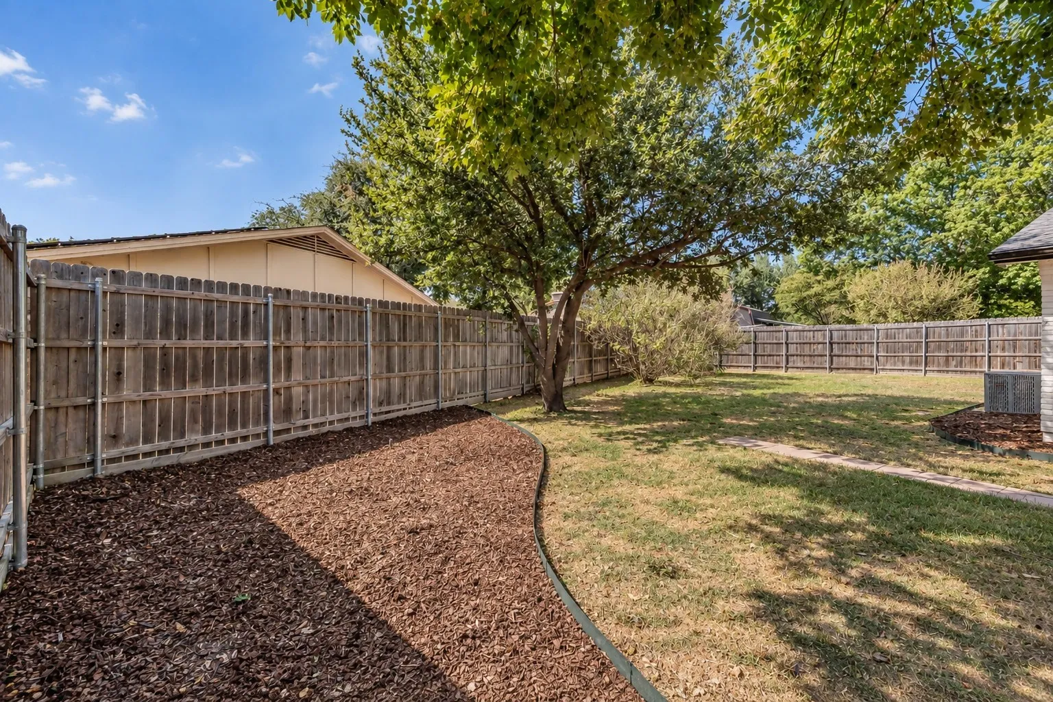 Single Family Residence For Sale in Tarrant County , 3101 Whisperwood Lane, Bedford, Texas 76021, 3 Bedroom, 2 Bathroom, 2 Garage spaces, 1,323 Sqft, built in 1979, mls#21392875, Real Estate Agent in Bedford, Homes For Sale in Tarrant county, Homes For Sale in Bedford, Realtor in Bedford Texas, Real Estate Brokerage Independent Realty Texas, Luminita Cordes Realtor