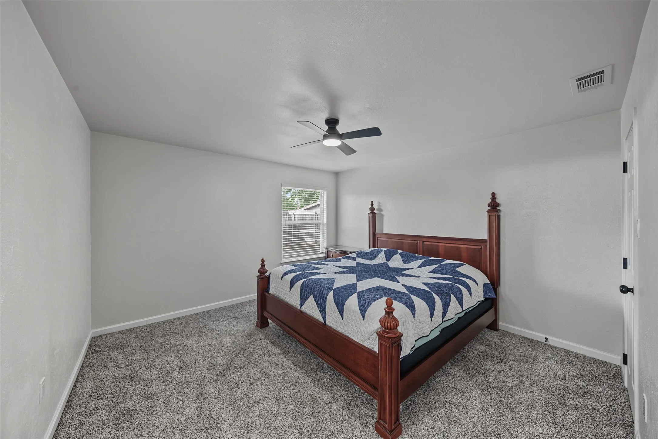 Single Family Residence For Sale in Tarrant County , 3101 Whisperwood Lane, Bedford, Texas 76021, 3 Bedroom, 2 Bathroom, 2 Garage spaces, 1,323 Sqft, built in 1979, mls#21392875, Real Estate Agent in Bedford, Homes For Sale in Tarrant county, Homes For Sale in Bedford, Realtor in Bedford Texas, Real Estate Brokerage Independent Realty Texas, Luminita Cordes Realtor