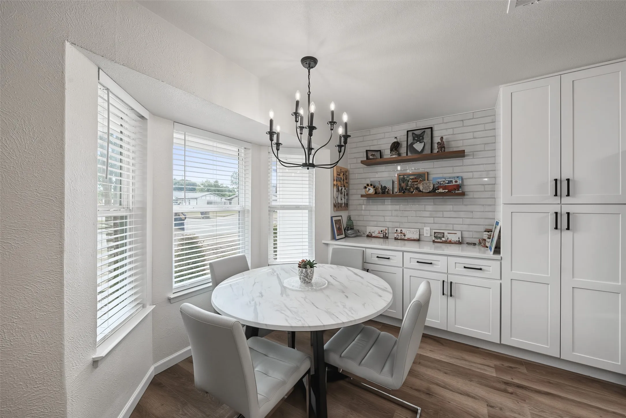 Single Family Residence For Sale in Tarrant County , 3101 Whisperwood Lane, Bedford, Texas 76021, 3 Bedroom, 2 Bathroom, 2 Garage spaces, 1,323 Sqft, built in 1979, mls#21392875, Real Estate Agent in Bedford, Homes For Sale in Tarrant county, Homes For Sale in Bedford, Realtor in Bedford Texas, Real Estate Brokerage Independent Realty Texas, Luminita Cordes Realtor
