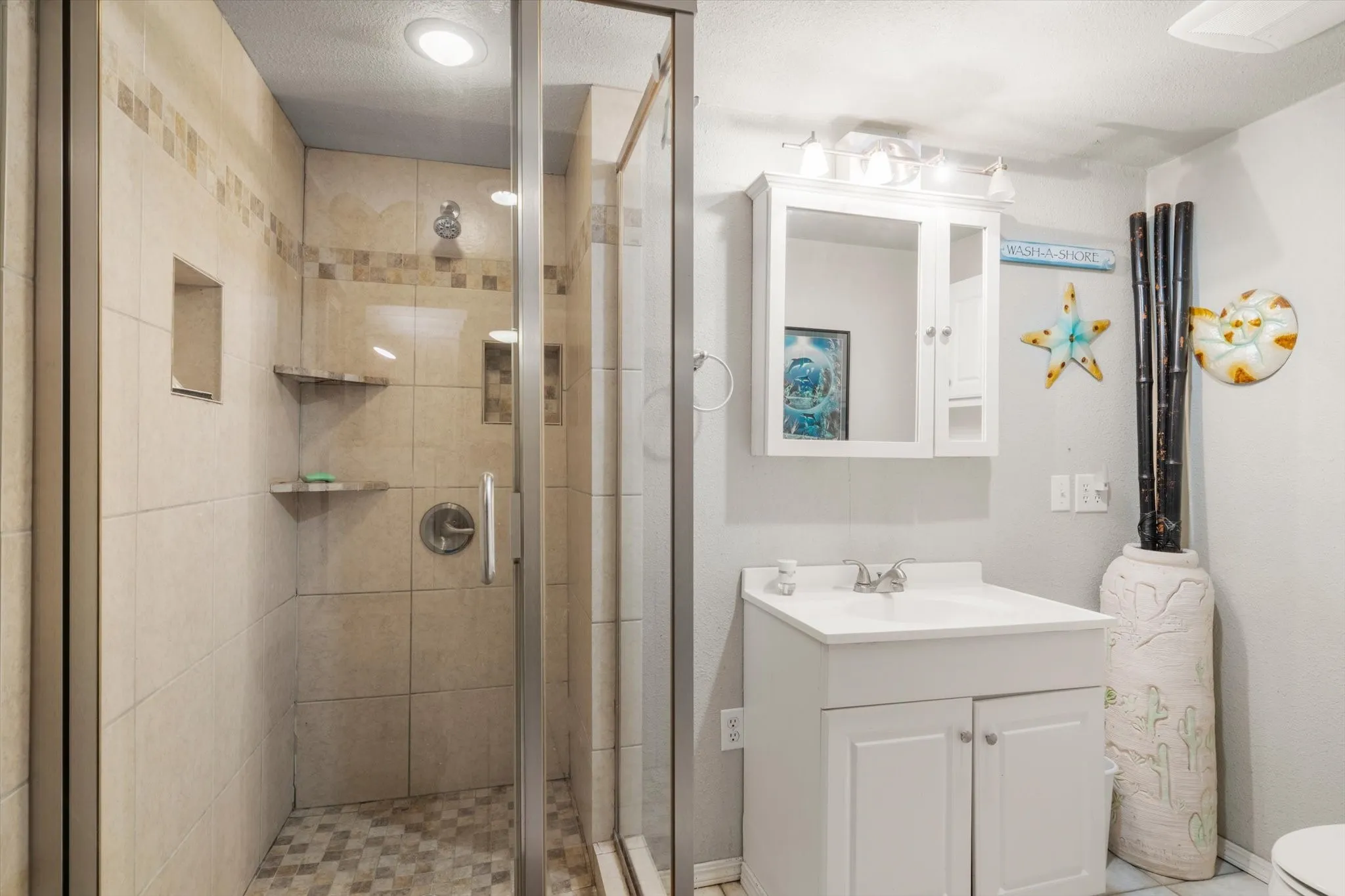 Apartment For Rent in Henderson County , 182 Bay Drive, Mabank, Texas 75156, 1 Bedroom, 1 Bathroom, Garage spaces, 1,200 Sqft, built in 2005, mls#21387476, Real Estate Agent in Mabank, Homes For Rent in Henderson county, Homes For Rent in Mabank, Realtor in Mabank Texas, Real Estate Brokerage Independent Realty Texas, Luminita Cordes Realtor