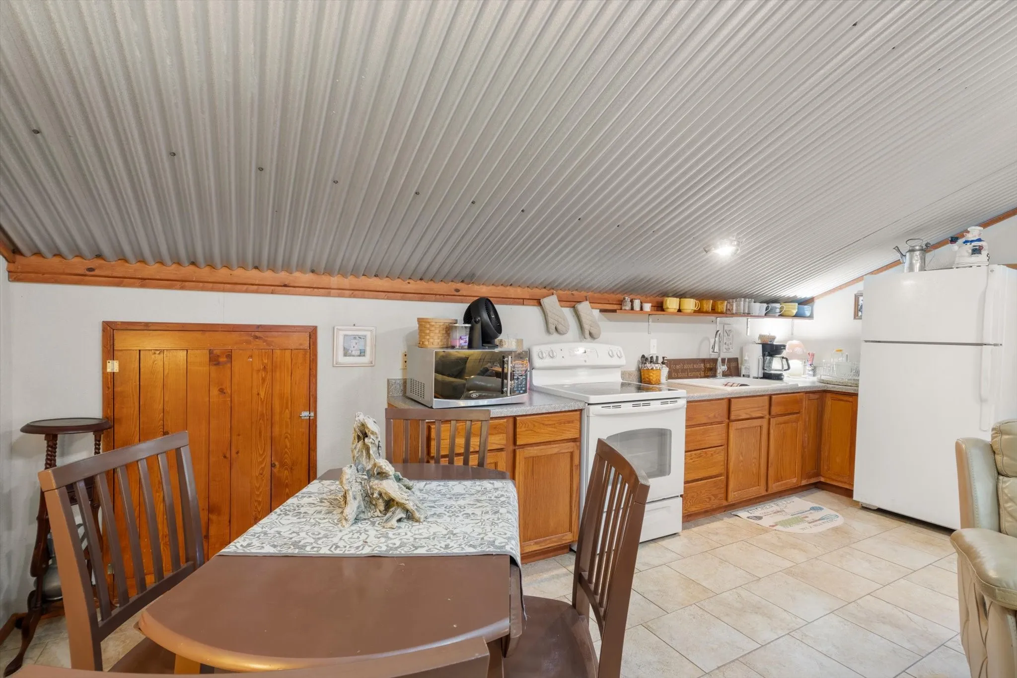Apartment For Rent in Henderson County , 182 Bay Drive, Mabank, Texas 75156, 1 Bedroom, 1 Bathroom, Garage spaces, 1,200 Sqft, built in 2005, mls#21387476, Real Estate Agent in Mabank, Homes For Rent in Henderson county, Homes For Rent in Mabank, Realtor in Mabank Texas, Real Estate Brokerage Independent Realty Texas, Luminita Cordes Realtor
