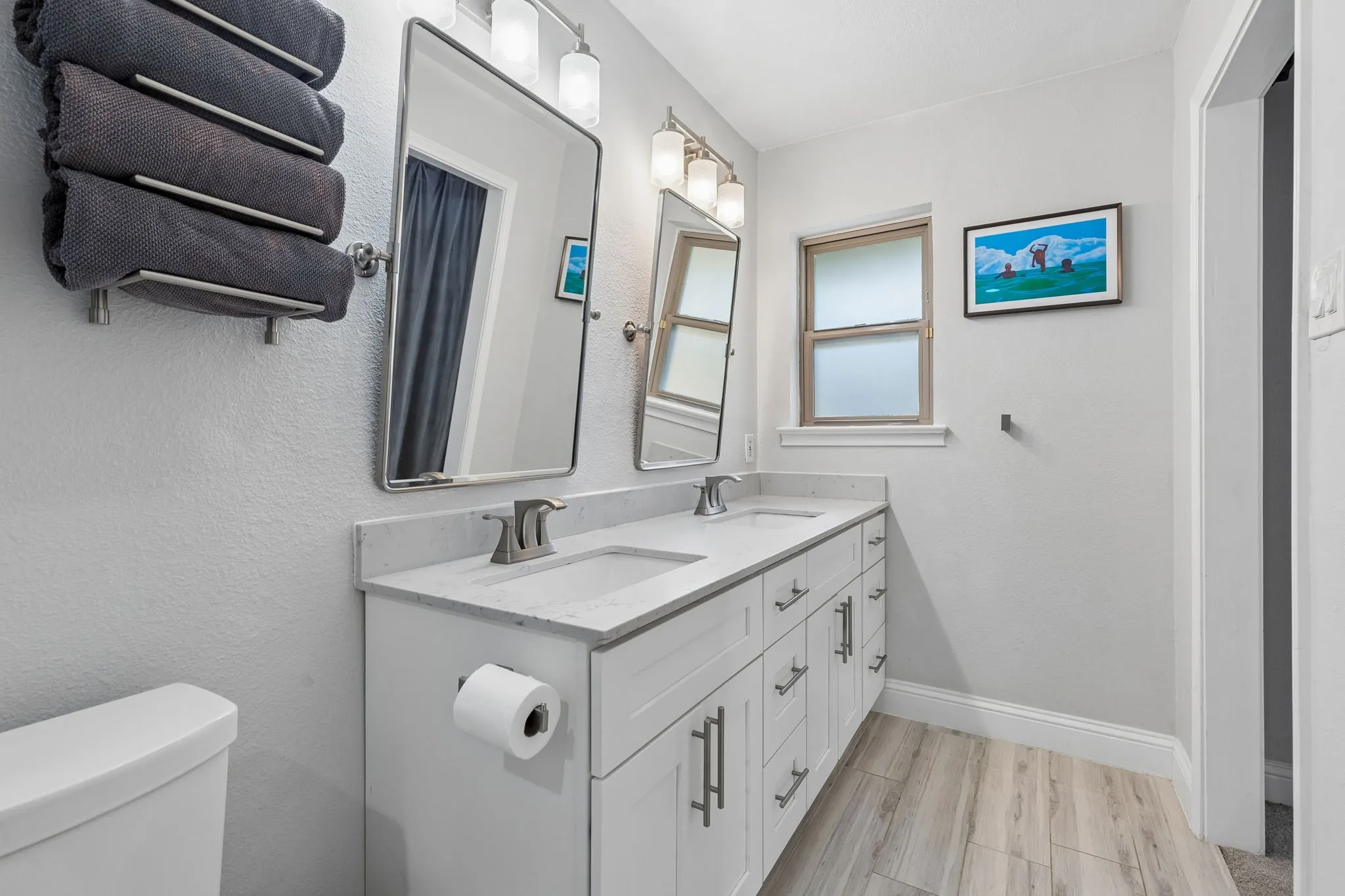 View 2- dual sinks
