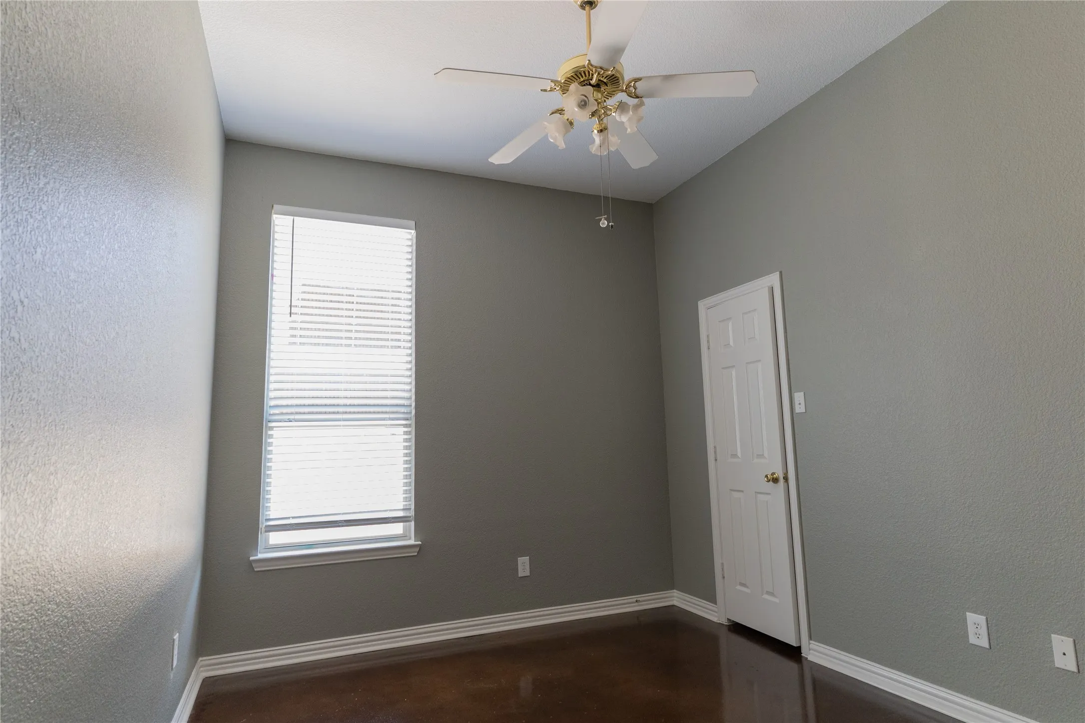 Single Family Residence For Rent in Collin County , 830 Brittany Way, Prosper, Texas 75078, 4 Bedroom, 2 Bathroom, 2 Garage spaces, 2,356 Sqft, built in 2003, mls#21392986, Real Estate Agent in Prosper, Homes For Rent in Collin county, Homes For Rent in Prosper, Realtor in Prosper Texas, Real Estate Brokerage Independent Realty Texas, Luminita Cordes Realtor
