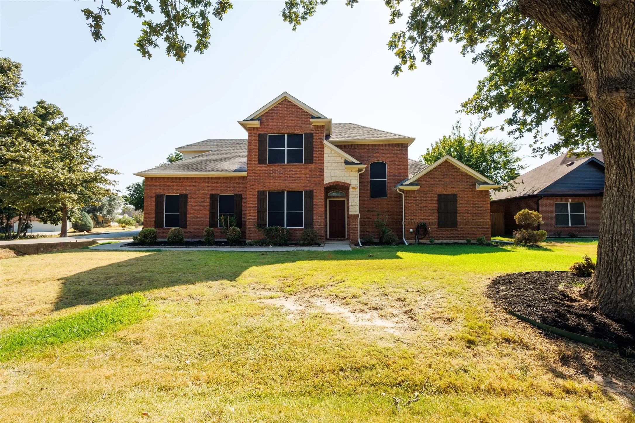 Single Family Residence For Sale in Denton County , 506 Spring Drive, Shady Shores, Texas 76208, 5 Bedroom, 3 Bathroom, 2 Garage spaces, 2,173 Sqft, built in 2005, mls#21390239, Real Estate Agent in Shady Shores, Homes For Sale in Denton county, Homes For Sale in Shady Shores, Realtor in Shady Shores Texas, Real Estate Brokerage Independent Realty Texas, Luminita Cordes Realtor