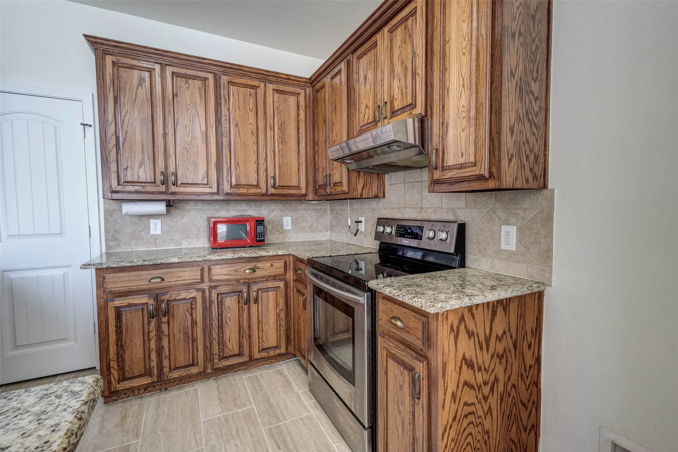 Single Family Residence For Sale in Denton County , 506 Spring Drive, Shady Shores, Texas 76208, 5 Bedroom, 3 Bathroom, 2 Garage spaces, 2,173 Sqft, built in 2005, mls#21390239, Real Estate Agent in Shady Shores, Homes For Sale in Denton county, Homes For Sale in Shady Shores, Realtor in Shady Shores Texas, Real Estate Brokerage Independent Realty Texas, Luminita Cordes Realtor