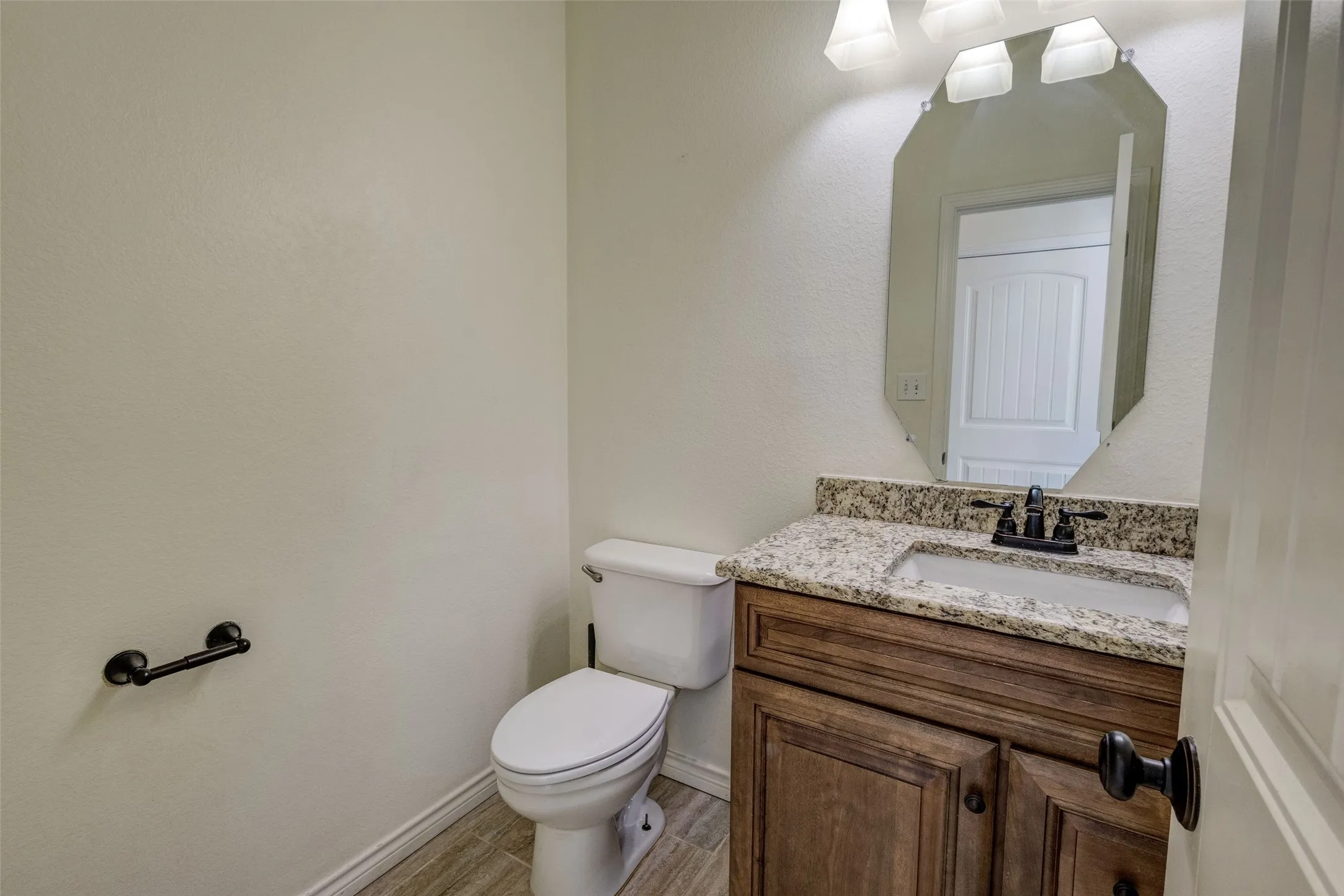 Single Family Residence For Sale in Denton County , 506 Spring Drive, Shady Shores, Texas 76208, 5 Bedroom, 3 Bathroom, 2 Garage spaces, 2,173 Sqft, built in 2005, mls#21390239, Real Estate Agent in Shady Shores, Homes For Sale in Denton county, Homes For Sale in Shady Shores, Realtor in Shady Shores Texas, Real Estate Brokerage Independent Realty Texas, Luminita Cordes Realtor