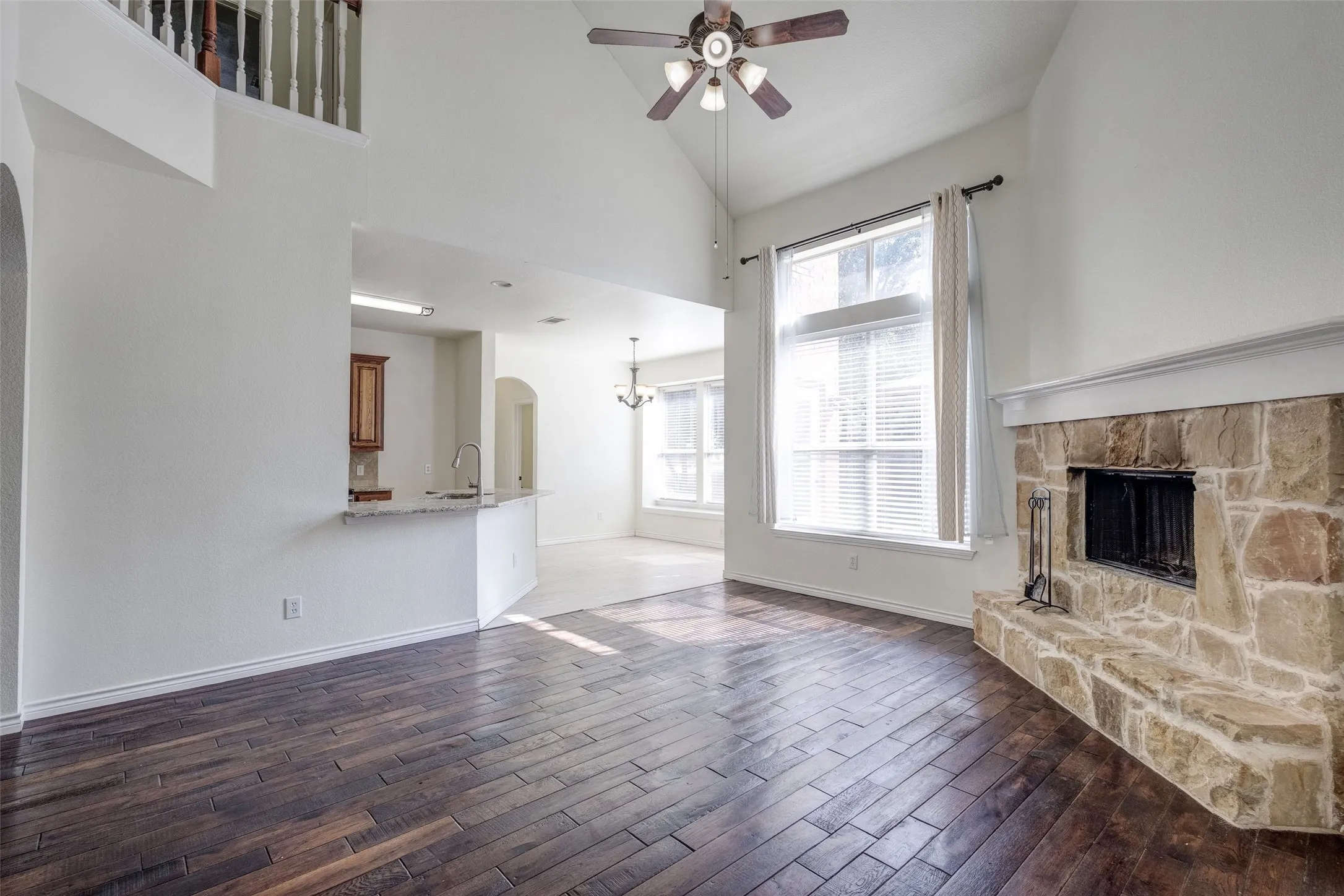 Single Family Residence For Sale in Denton County , 506 Spring Drive, Shady Shores, Texas 76208, 5 Bedroom, 3 Bathroom, 2 Garage spaces, 2,173 Sqft, built in 2005, mls#21390239, Real Estate Agent in Shady Shores, Homes For Sale in Denton county, Homes For Sale in Shady Shores, Realtor in Shady Shores Texas, Real Estate Brokerage Independent Realty Texas, Luminita Cordes Realtor