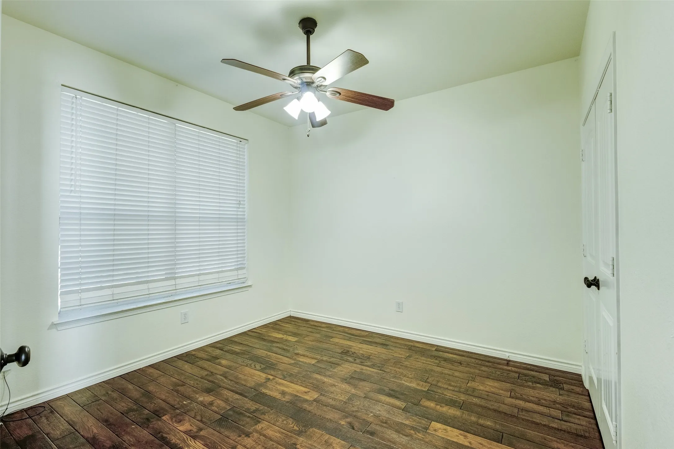Single Family Residence For Sale in Denton County , 506 Spring Drive, Shady Shores, Texas 76208, 5 Bedroom, 3 Bathroom, 2 Garage spaces, 2,173 Sqft, built in 2005, mls#21390239, Real Estate Agent in Shady Shores, Homes For Sale in Denton county, Homes For Sale in Shady Shores, Realtor in Shady Shores Texas, Real Estate Brokerage Independent Realty Texas, Luminita Cordes Realtor