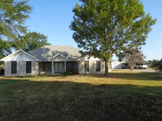 Single Family Residence For Sale in Wood County , 1064 W FM 515, Winnsboro, Texas 75494, 3 Bedroom, 2 Bathroom, 2 Garage spaces, 2,148 Sqft, built in 1995, mls#21392992, Real Estate Agent in Winnsboro, Homes For Sale in Wood county, Homes For Sale in Winnsboro, Realtor in Winnsboro Texas, Real Estate Brokerage Independent Realty Texas, Luminita Cordes Realtor