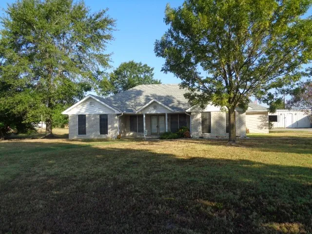 Single Family Residence For Sale in Wood County , 1064 W FM 515, Winnsboro, Texas 75494, 3 Bedroom, 2 Bathroom, 2 Garage spaces, 2,148 Sqft, built in 1995, mls#21392992, Real Estate Agent in Winnsboro, Homes For Sale in Wood county, Homes For Sale in Winnsboro, Realtor in Winnsboro Texas, Real Estate Brokerage Independent Realty Texas, Luminita Cordes Realtor