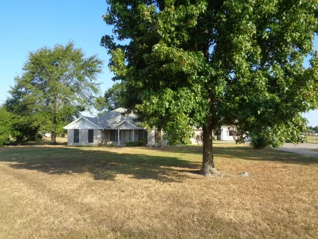 Single Family Residence For Sale in Wood County , 1064 W FM 515, Winnsboro, Texas 75494, 3 Bedroom, 2 Bathroom, 2 Garage spaces, 2,148 Sqft, built in 1995, mls#21392992, Real Estate Agent in Winnsboro, Homes For Sale in Wood county, Homes For Sale in Winnsboro, Realtor in Winnsboro Texas, Real Estate Brokerage Independent Realty Texas, Luminita Cordes Realtor