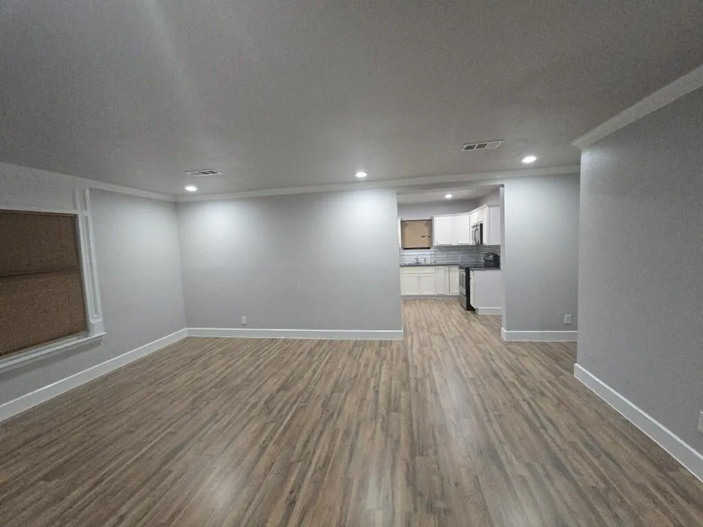 Single Family Residence For Sale in Fannin County , 621 E 8th Street, Bonham, Texas 75418, 3 Bedroom, 2 Bathroom, Garage spaces, 1,256 Sqft, built in 1930, mls#21392996, Real Estate Agent in Bonham, Homes For Sale in Fannin county, Homes For Sale in Bonham, Realtor in Bonham Texas, Real Estate Brokerage Independent Realty Texas, Luminita Cordes Realtor