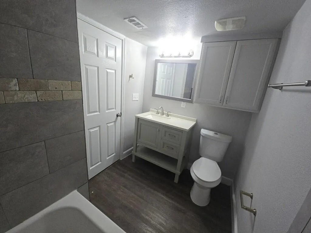Single Family Residence For Sale in Fannin County , 621 E 8th Street, Bonham, Texas 75418, 3 Bedroom, 2 Bathroom, Garage spaces, 1,256 Sqft, built in 1930, mls#21392996, Real Estate Agent in Bonham, Homes For Sale in Fannin county, Homes For Sale in Bonham, Realtor in Bonham Texas, Real Estate Brokerage Independent Realty Texas, Luminita Cordes Realtor