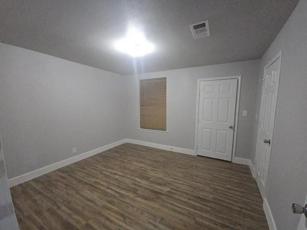 Single Family Residence For Sale in Fannin County , 621 E 8th Street, Bonham, Texas 75418, 3 Bedroom, 2 Bathroom, Garage spaces, 1,256 Sqft, built in 1930, mls#21392996, Real Estate Agent in Bonham, Homes For Sale in Fannin county, Homes For Sale in Bonham, Realtor in Bonham Texas, Real Estate Brokerage Independent Realty Texas, Luminita Cordes Realtor