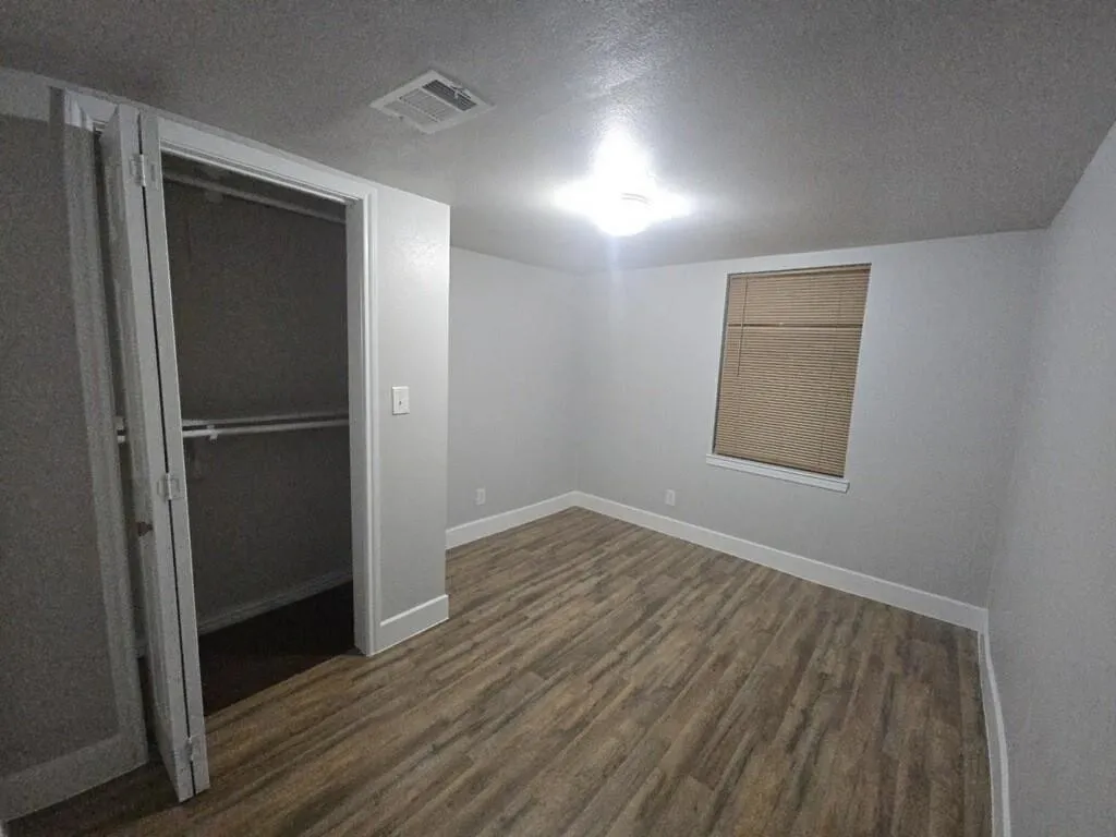 Single Family Residence For Sale in Fannin County , 621 E 8th Street, Bonham, Texas 75418, 3 Bedroom, 2 Bathroom, Garage spaces, 1,256 Sqft, built in 1930, mls#21392996, Real Estate Agent in Bonham, Homes For Sale in Fannin county, Homes For Sale in Bonham, Realtor in Bonham Texas, Real Estate Brokerage Independent Realty Texas, Luminita Cordes Realtor